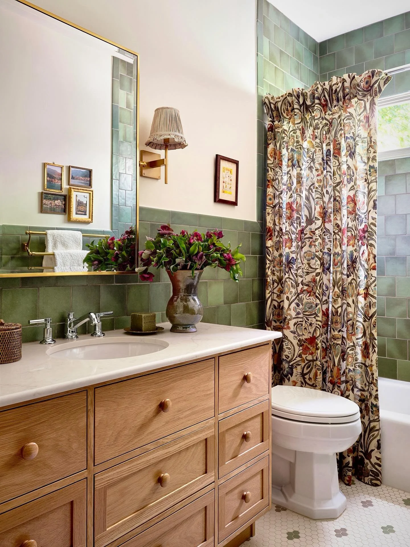 The @apartmenttherapy feature that went live this week had me reflecting on just how far this little bath has come, and how much thoughtful design can transform the way you live in a space.

When we renovated our 1939 bungalow, this was once the prim