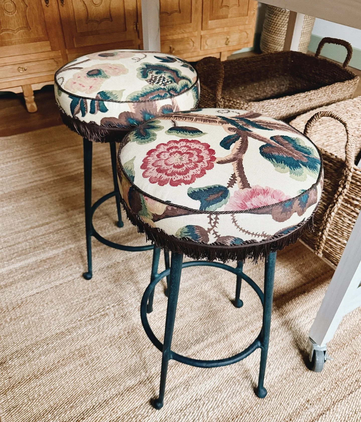 Stools for my home office arrived just in time for the tour from the workroom. I like to think I did @pierceandward proud with this revamp on their stools. Huge shout out to @undercover__austin for squeezing these in for me!