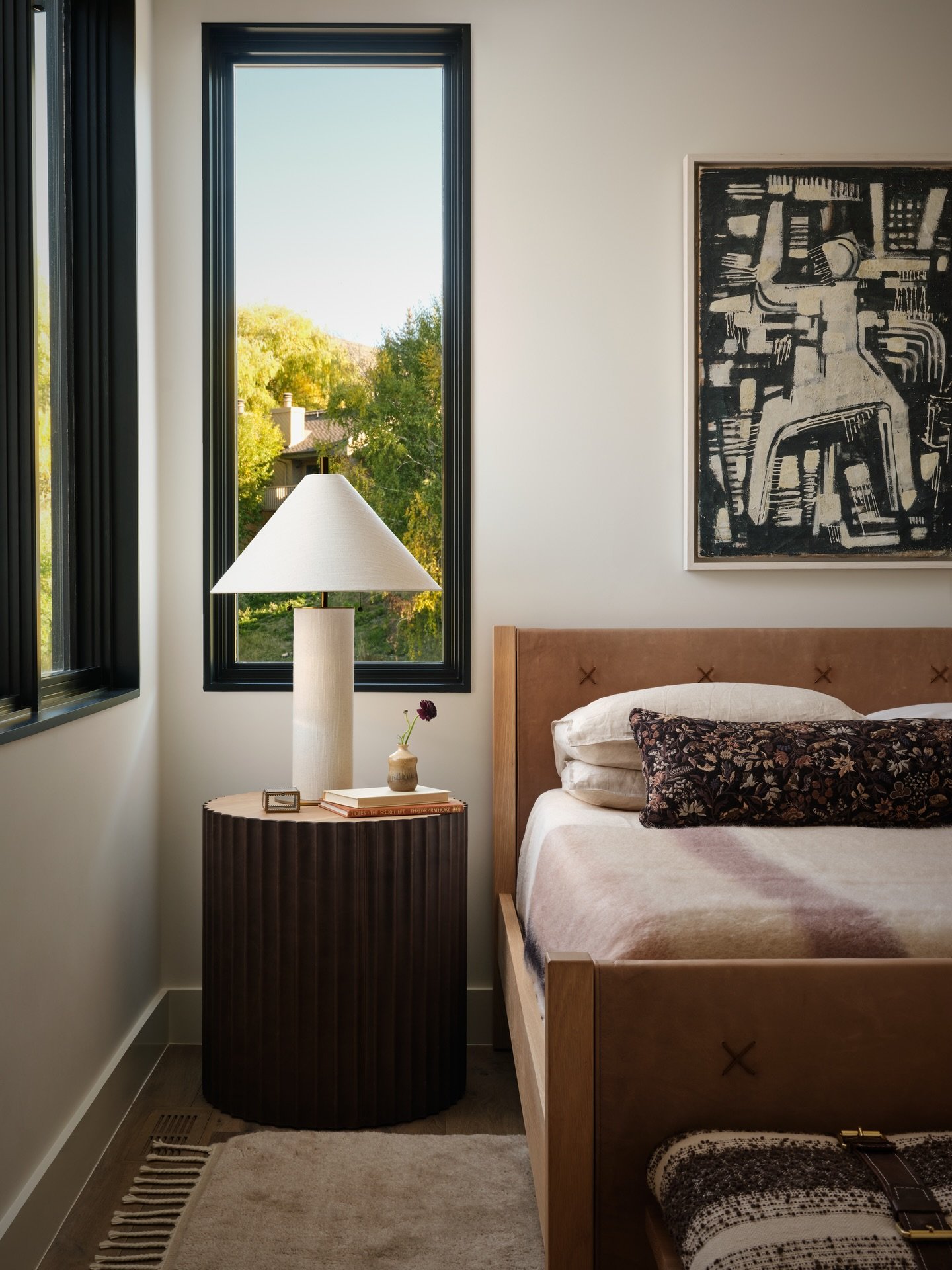 My siblings just got back from an epic ski trip in Japan, and their photos have me seriously missing the mountains. It has me wishing for a day on the slopes&hellip; followed by curling right back up in this Sun Valley bedroom we designed a few years