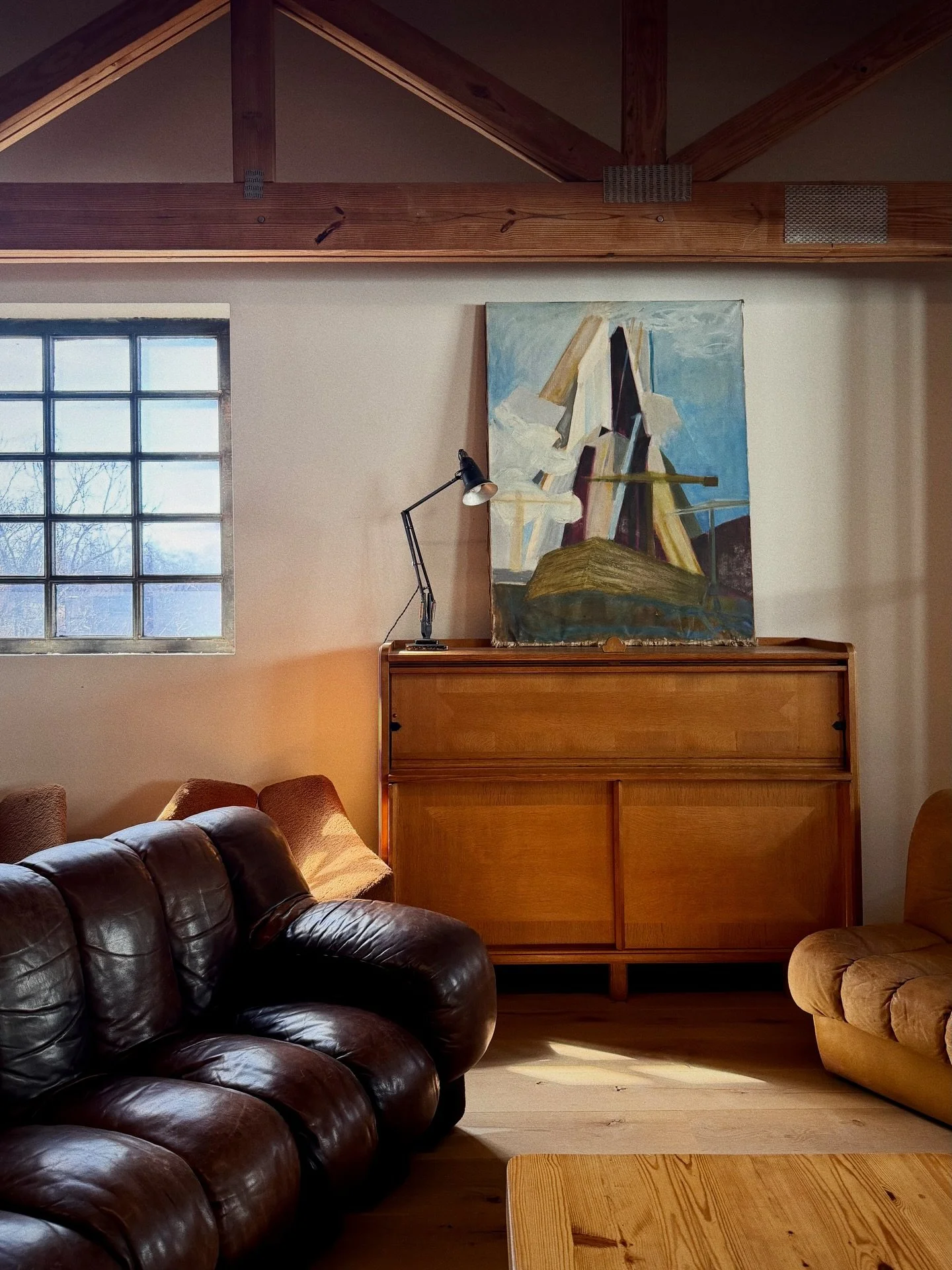 Treasure hunting in Nashville ✨ 

Sourcing while we travel is one of my favorite things and how we bring unique pieces into our projects. Wandering antique shops and finding pieces with real history is how many of our work achieves that layered feel.