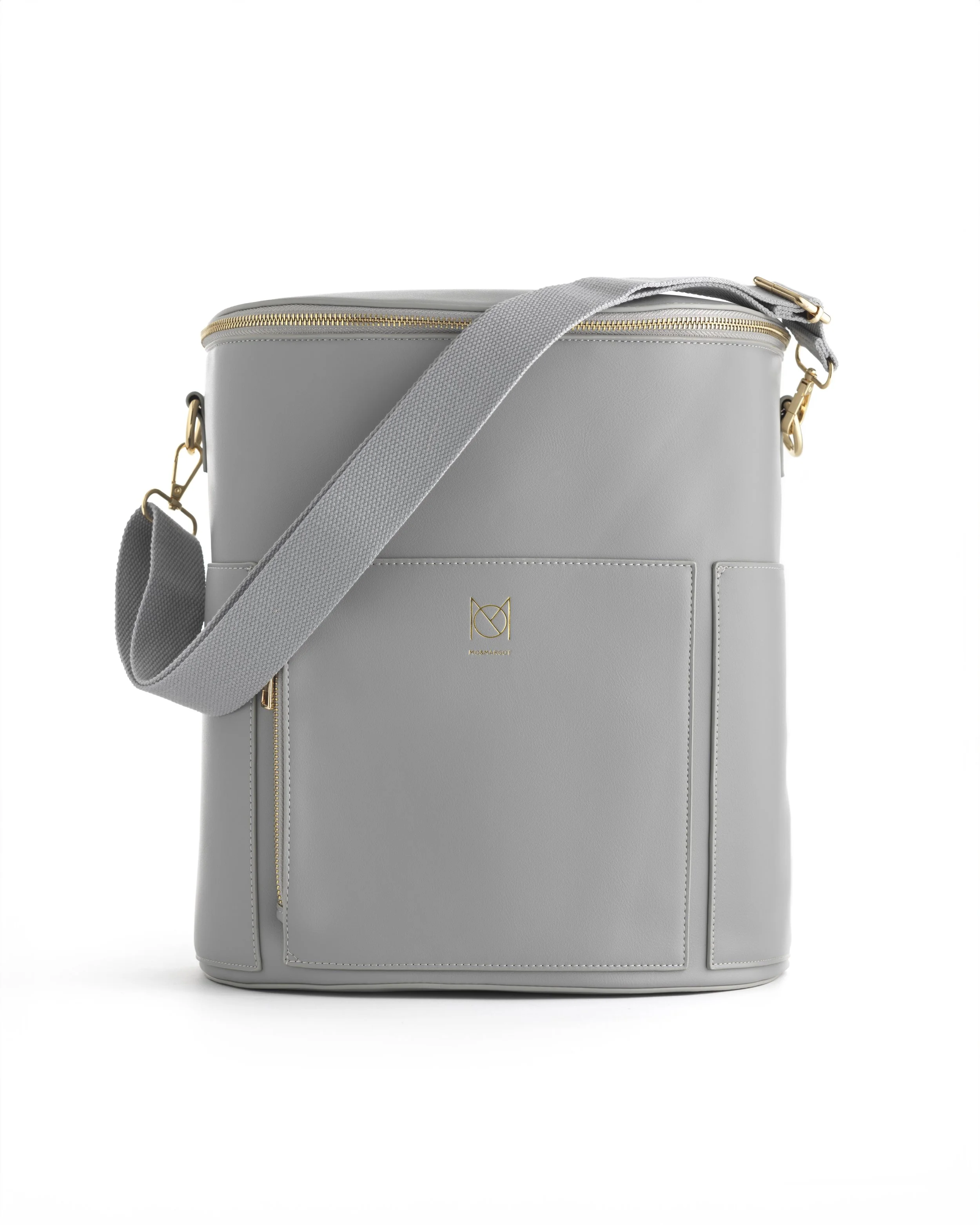 ecommerce photography by commercial photographer Emily Mills at Emily Mills Photographic Studio. e commerce bag photography for mo and Margot https://momargot.com https://www.emilymillsphotography.com/ecommerce 