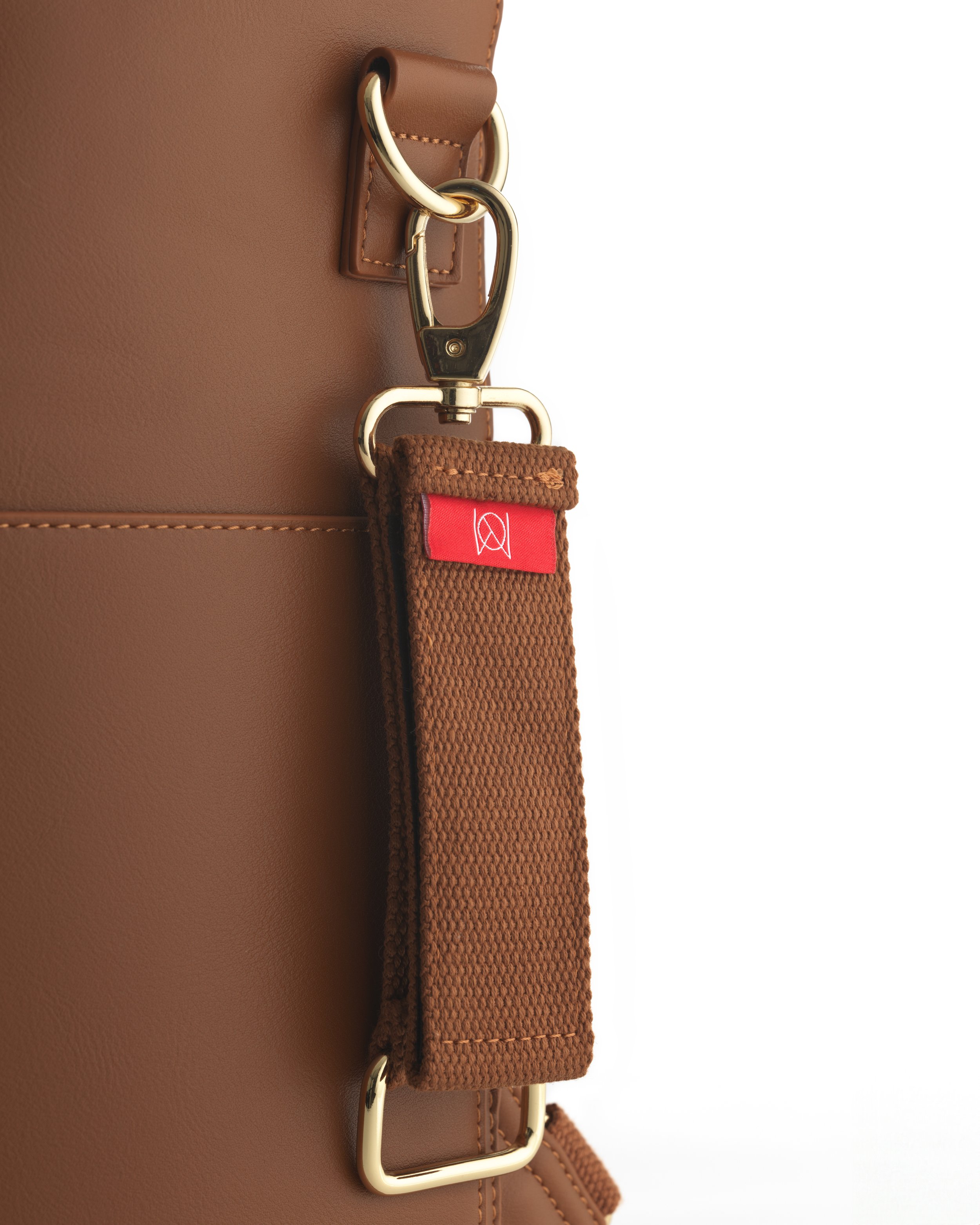 ecommerce photography by commercial photographer Emily Mills at Emily Mills Photographic Studio. e commerce bag photography for mo and Margot https://momargot.com https://www.emilymillsphotography.com/ecommerce 