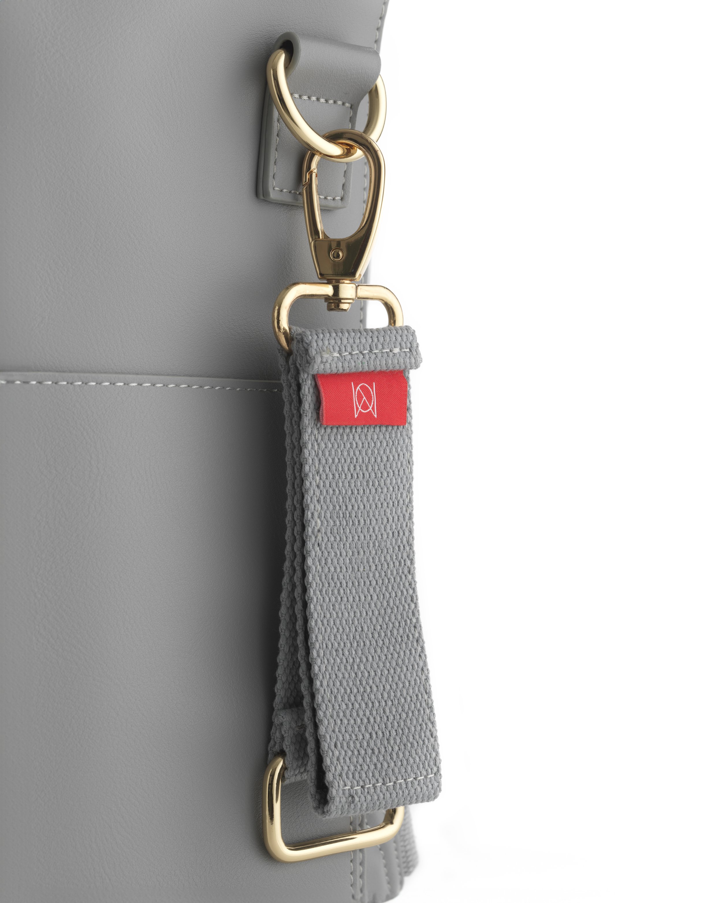 ecommerce photography by commercial photographer Emily Mills at Emily Mills Photographic Studio. e commerce bag photography for mo and Margot https://momargot.com https://www.emilymillsphotography.com/ecommerce 