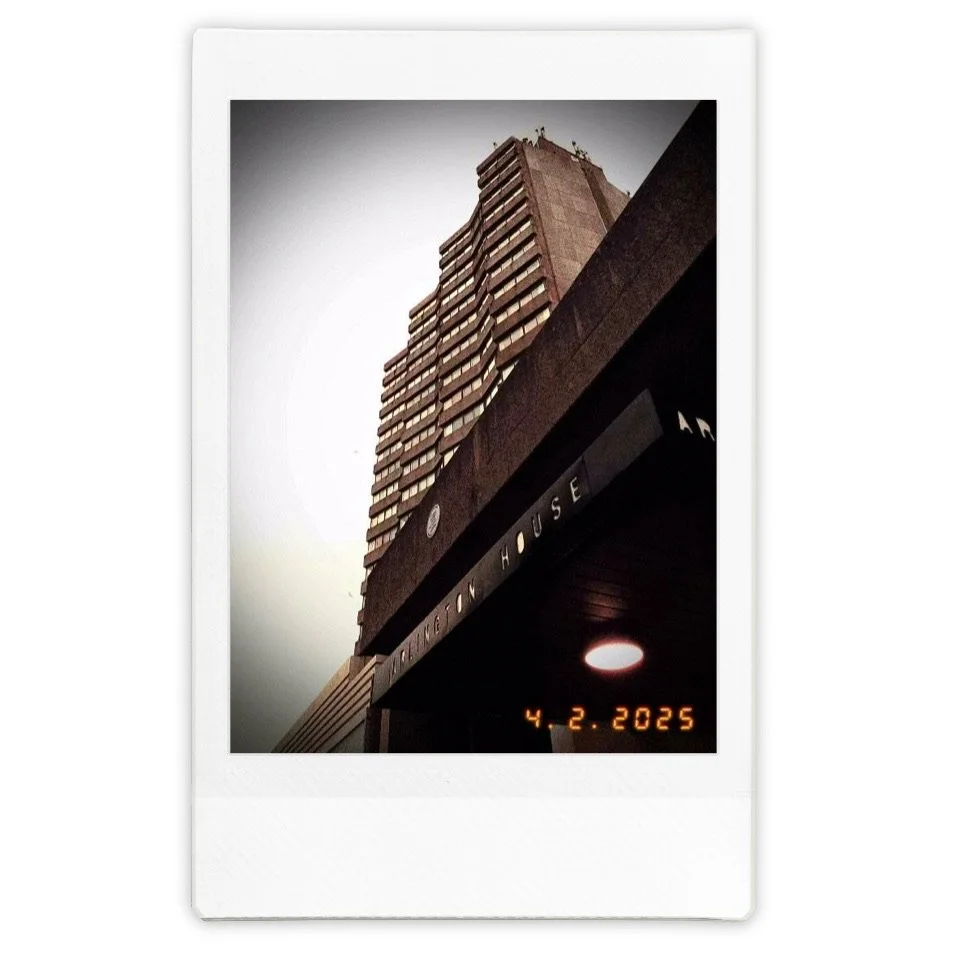 Brutal love  |  
Film: retro,
Lens: vignette, Print: monochrome