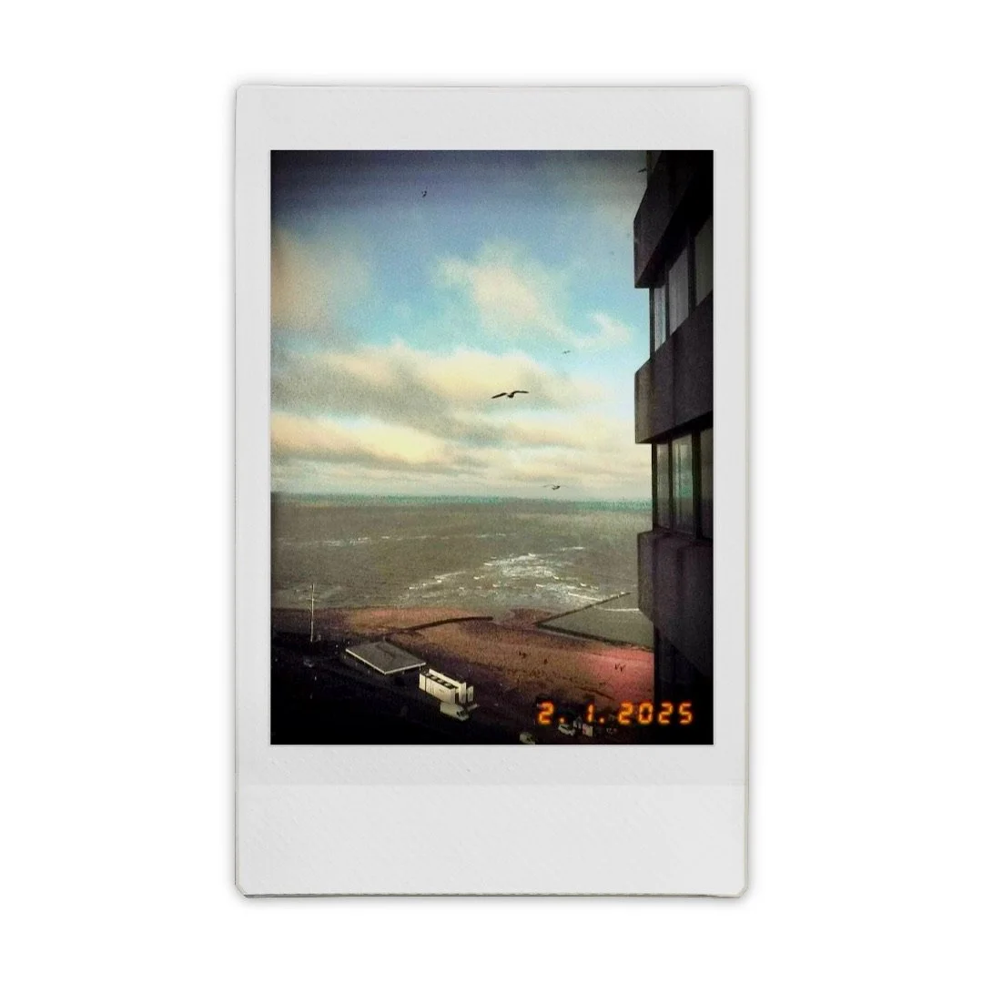 Brighter days ahead  |  
Film: retro,
Lens: vignette