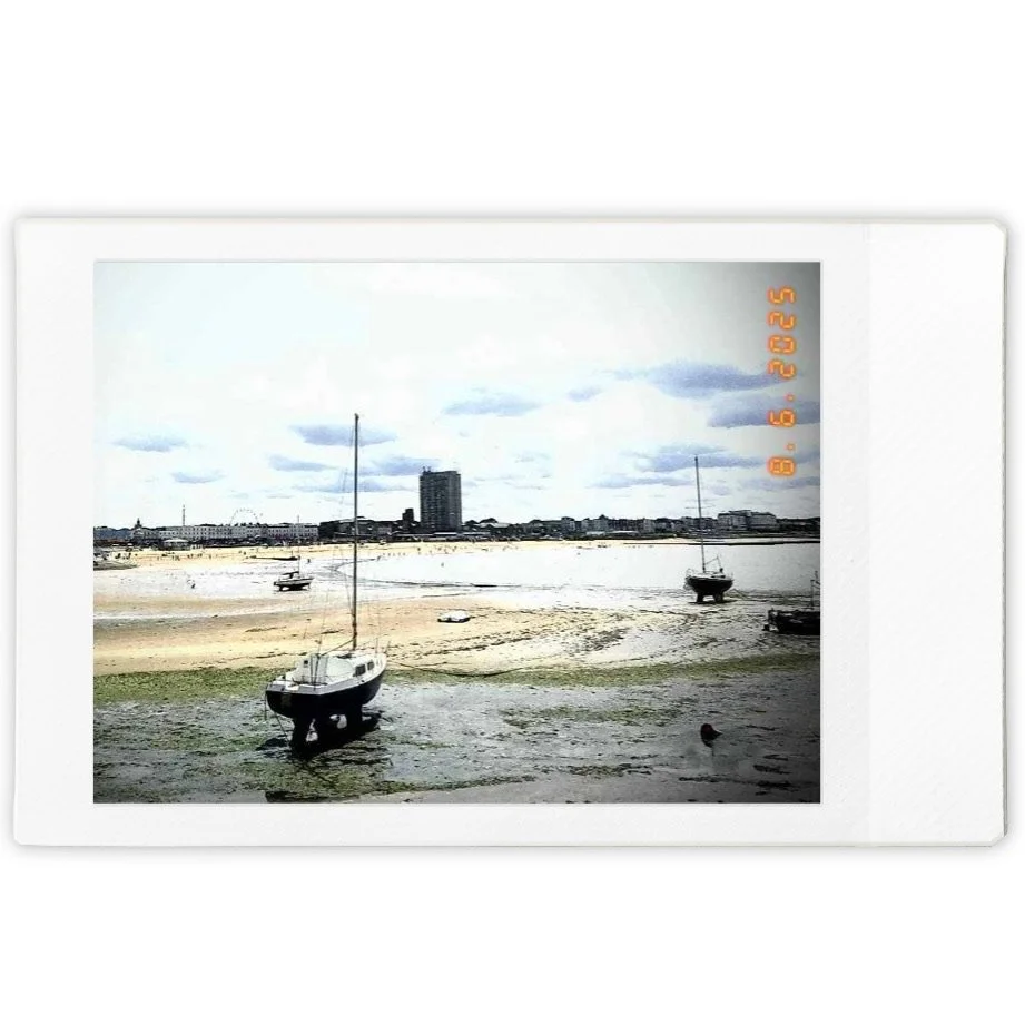 Between the boats - Landscape  |  
Film: vivid,
Lens: vignette