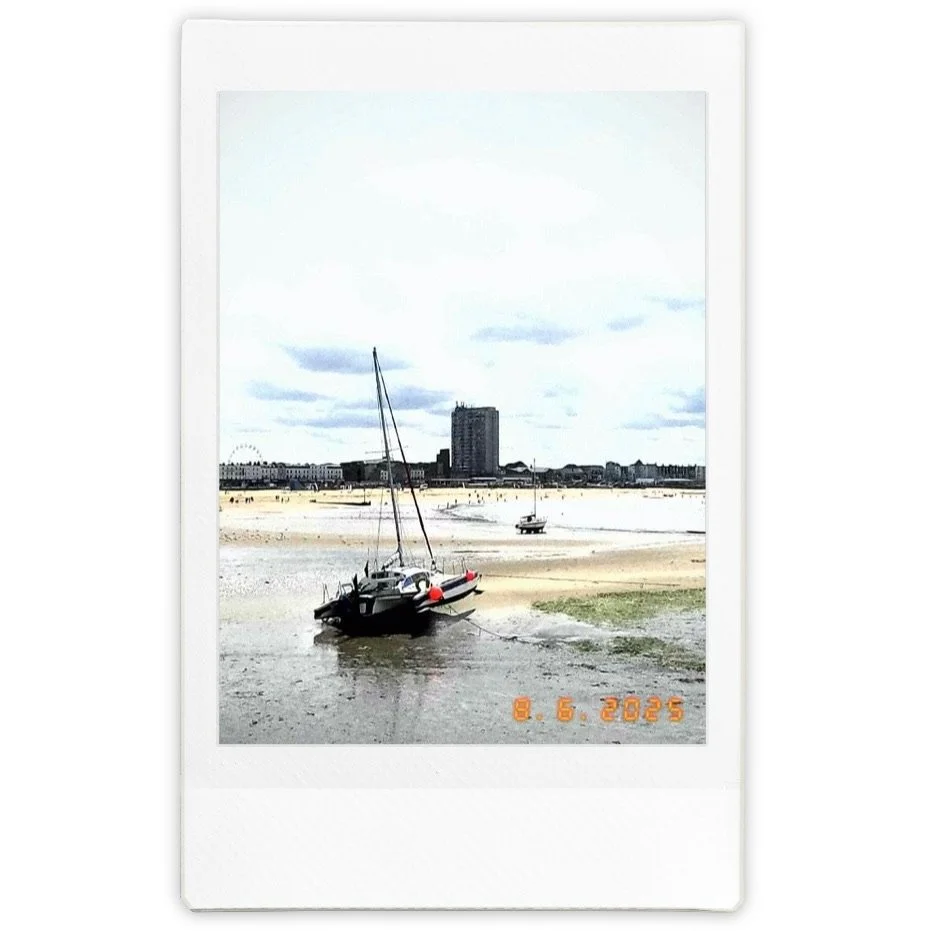 Between the boats - Portrait  |  
Film: vivid,
Lens: vignette