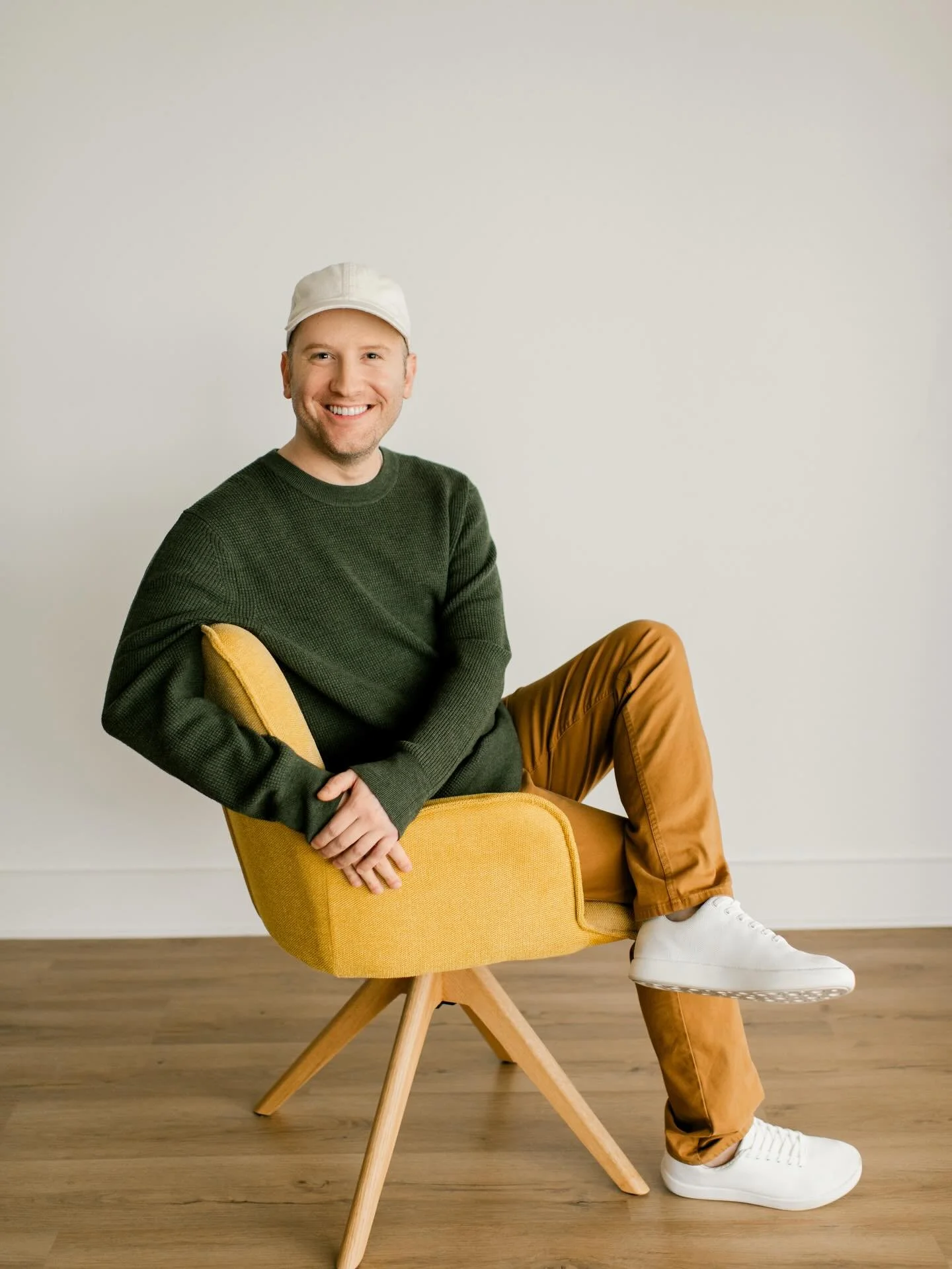 Clean, simple, modern portraits with a touch of happy earth tones! @michaelguenther&rsquo;s branding session approach was refined &amp; grounded so we made sure to shoot specifically for that ✨📸 and his dog made the cutest chameo ever - she&rsquo;s 