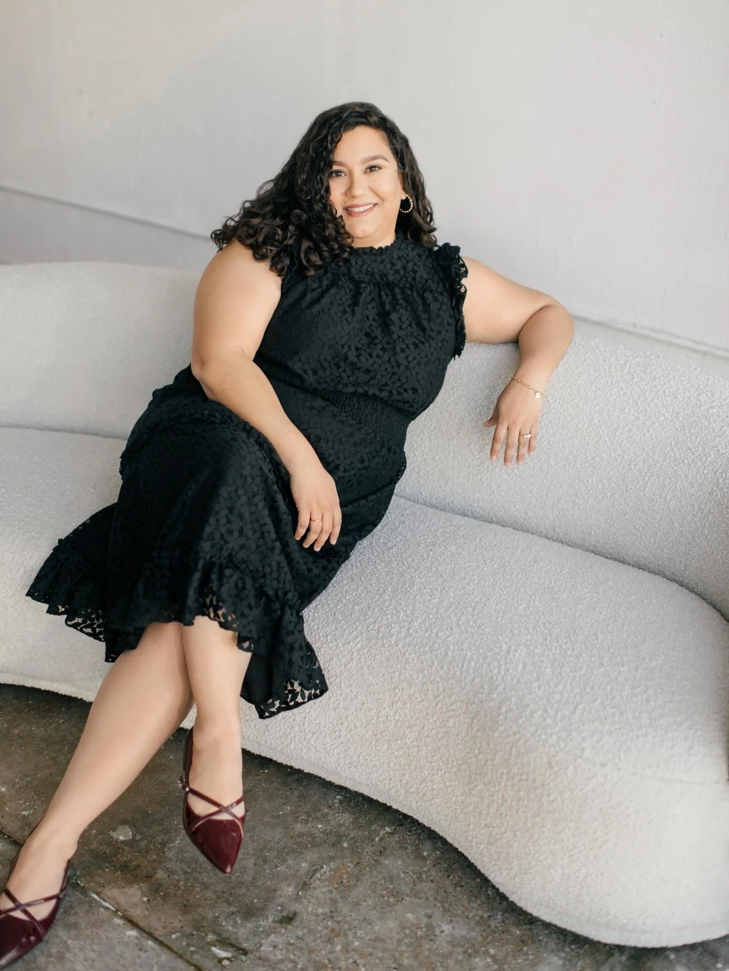 Fresh, modern headshots ✅ stuffy, boring, outdated headshots ❌🙅🏼&zwj;♀️ 
We love headshots that show your personality! Learn more about our headshot specials so you can look and feel your best 📸✨ go to our website to fill out a contact form or cal