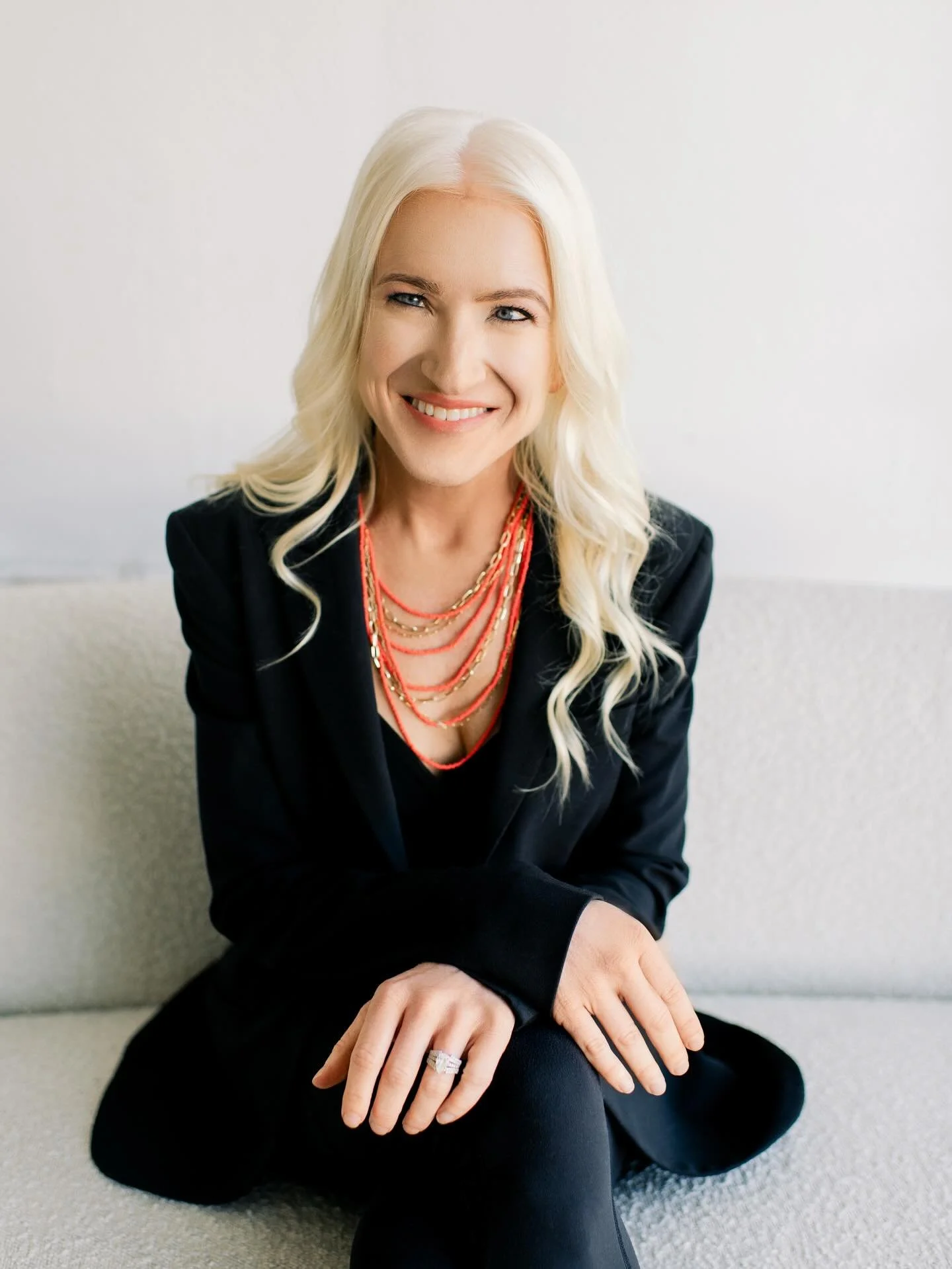 Nikki looks radiant in her updated headshots! I learned so much about her during her session like how driven, accomplished, and intelligent she is and she&rsquo;s on to big things right now so updated headshots were much needed ✨ 
👉🏻👉🏻👉🏻you des