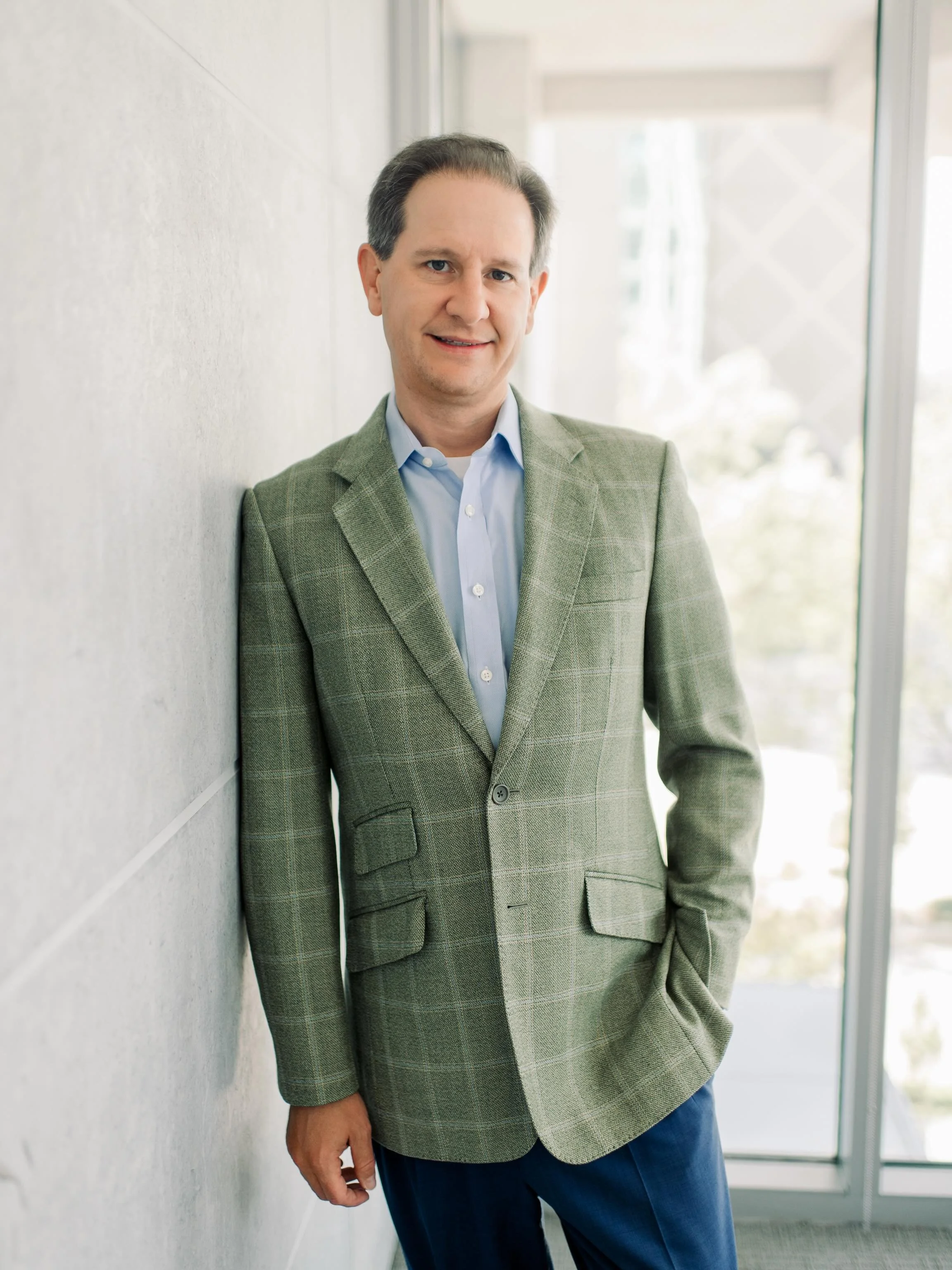 When you are an expert and running big business deals you need great headshots to show for it so you can connect to your target audience - first impressions matter and how you represent yourself is key 🔑

#dallasheadshotphotographer #headshotphotogr