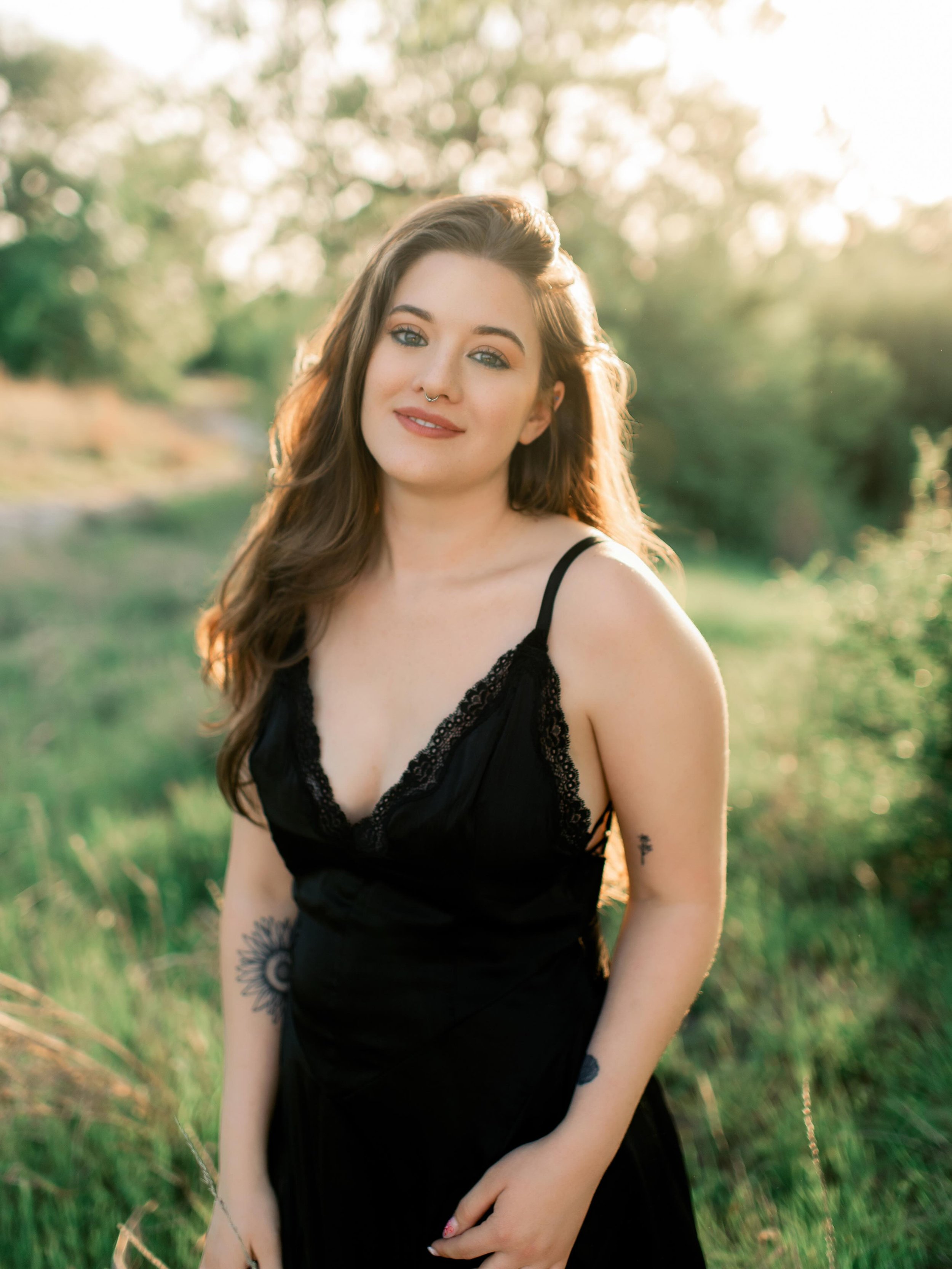 Dallas not only has the coolest name but she is also so radiant in her new photos 😍✨💕 And we love the converse👏🏻 

#dallasphotographer #fortworthphotographer #dfwphotographer #fortworth #dallasportraitphotographer
