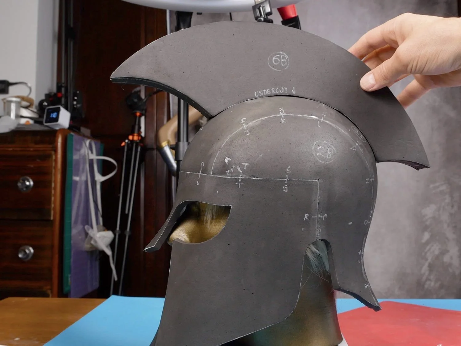 basic plume set on top of helmet