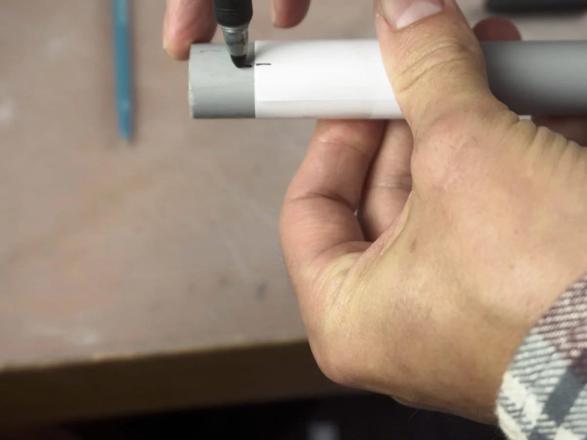 marking lines on both sides of the pipe