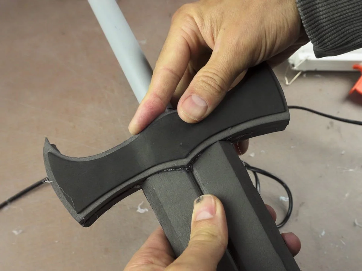 push the hand guard up against the blade