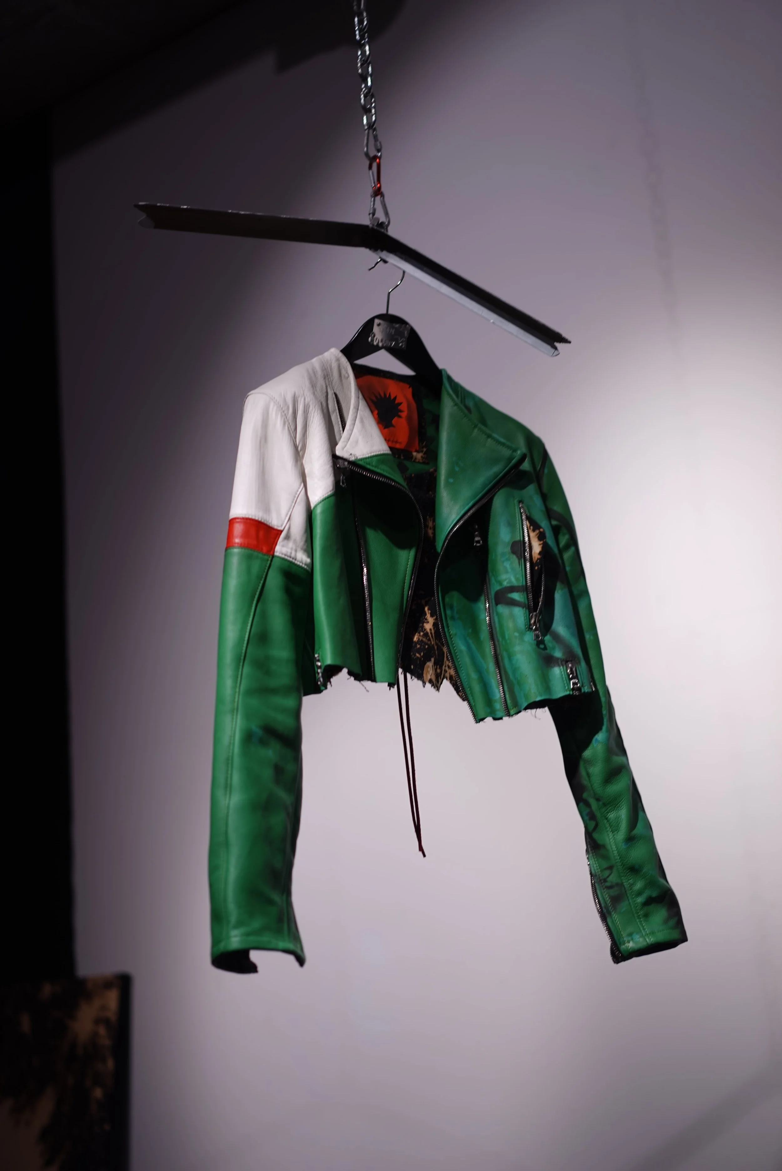 RtN-basil-green-bleach-leather-jacket-1of1-worn-by-bill-kaulitz57.JPG