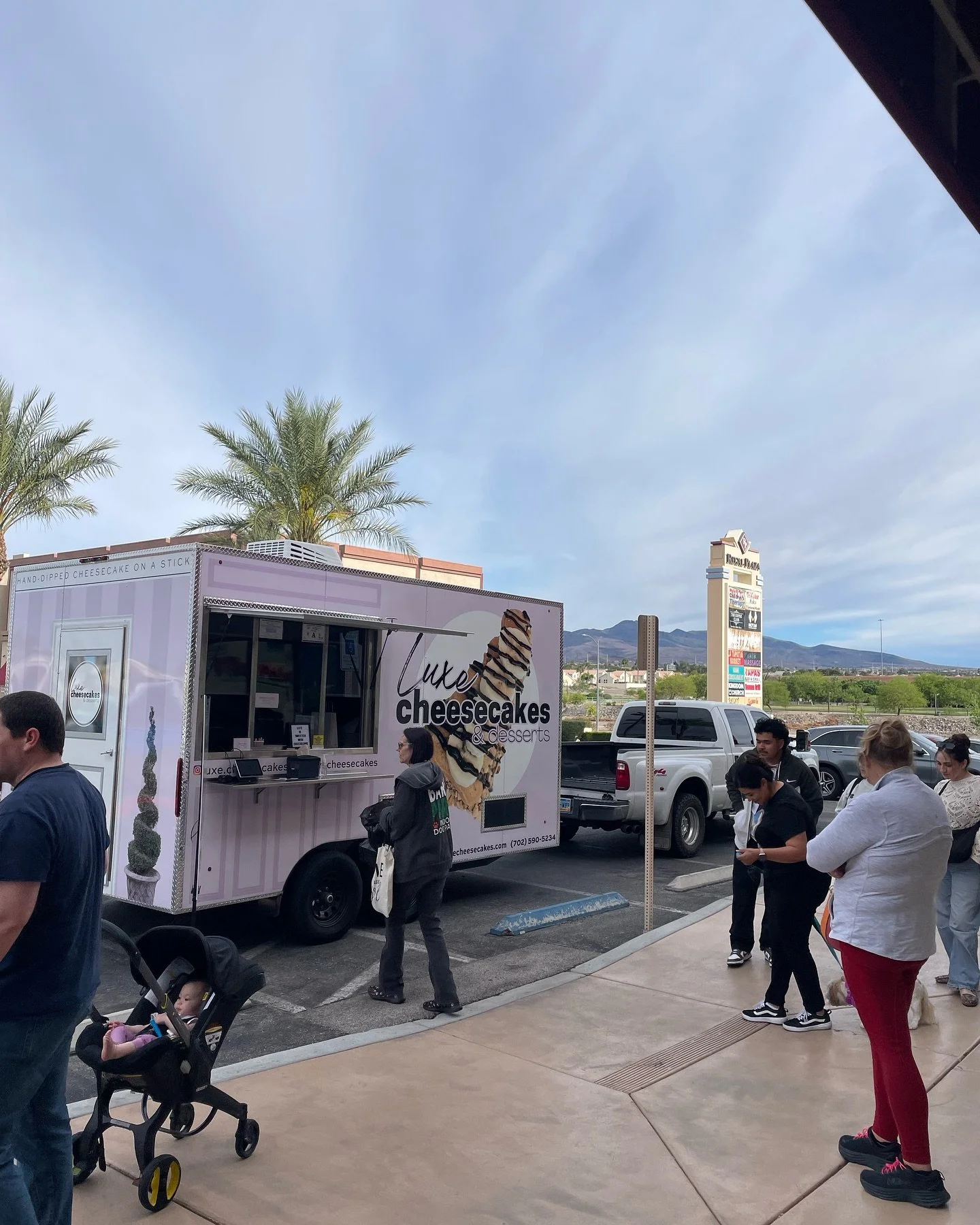 @barxparx 4-7 TONIGHT! 🐶 Come and see us and grab a cheesecake and lemonade! Bring your dog and yourself for some fun! 
&bull;
&bull;
&bull;
&bull;
#SweetTreats #Dessertlover  #YummyDesserts  #DessertHeaven  #IndulgeInSweets #DessertTime  #Delicious