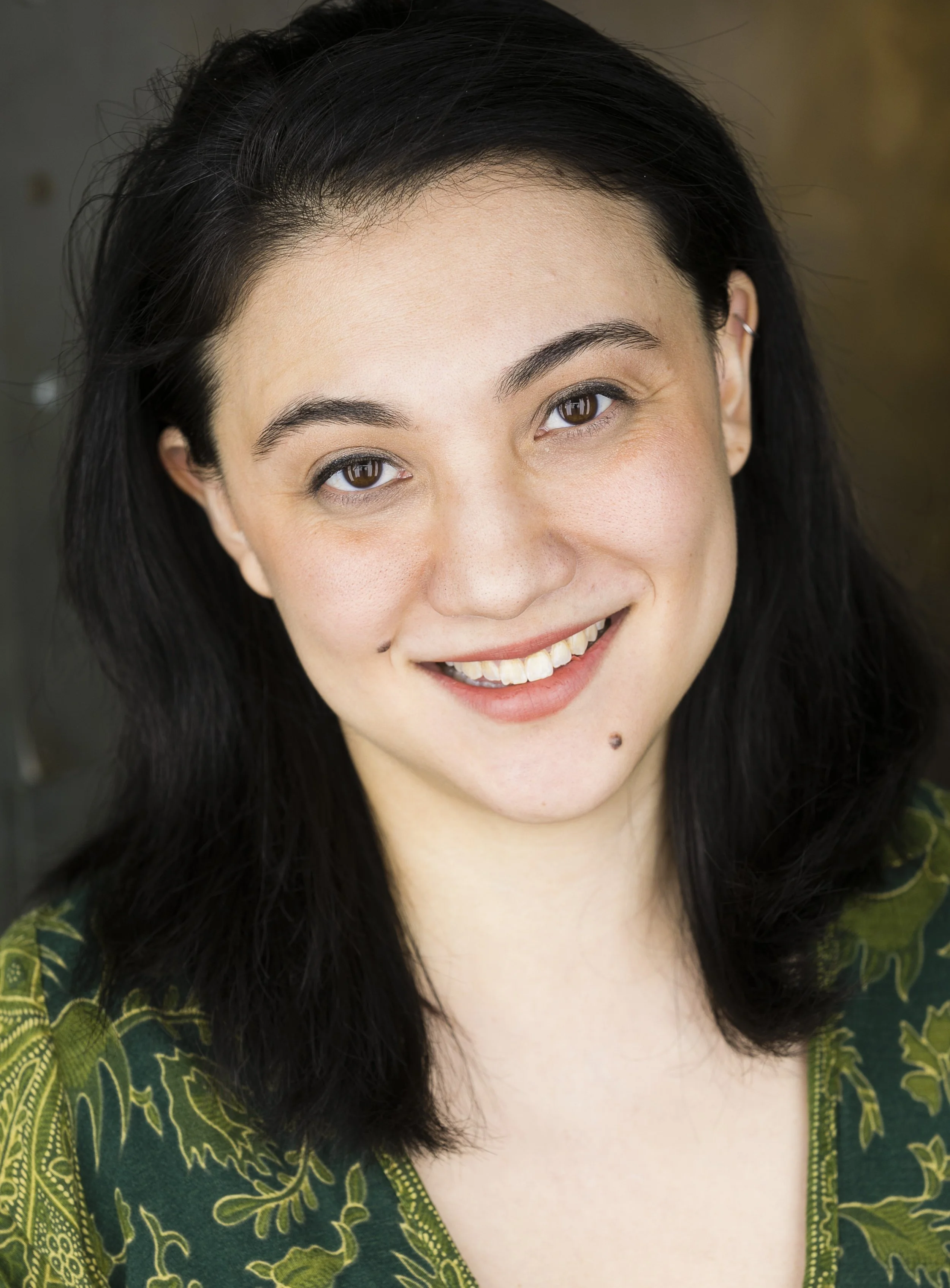 Dayna Li Headshot.jpeg