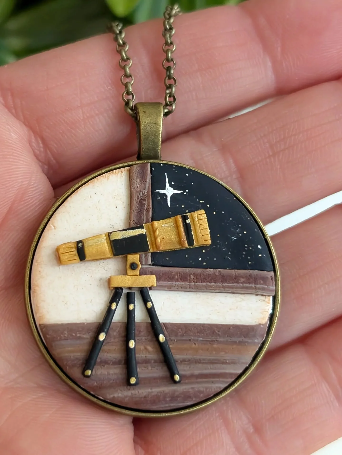 Well hello out there!

I've been quiet so far this year, just taking a bit of a breather and catching on life after a very busy last quarter of 2025.  I'm back to share the first custom piece of 2026!

This customer requested a pendant to capture her