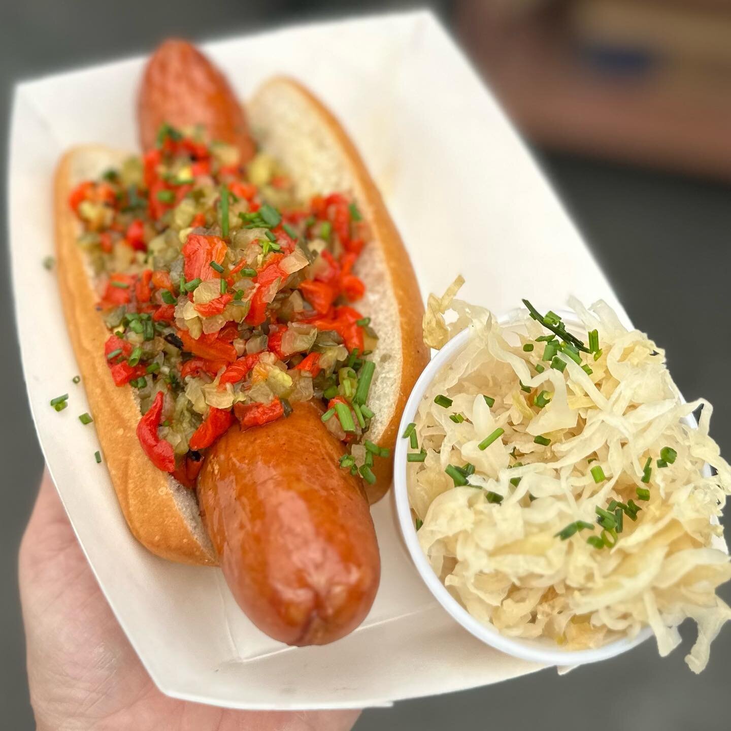 Traditional German Bratwurst + red pepper relish🌭🌶️🔥. #sogood #sausage #seeyou