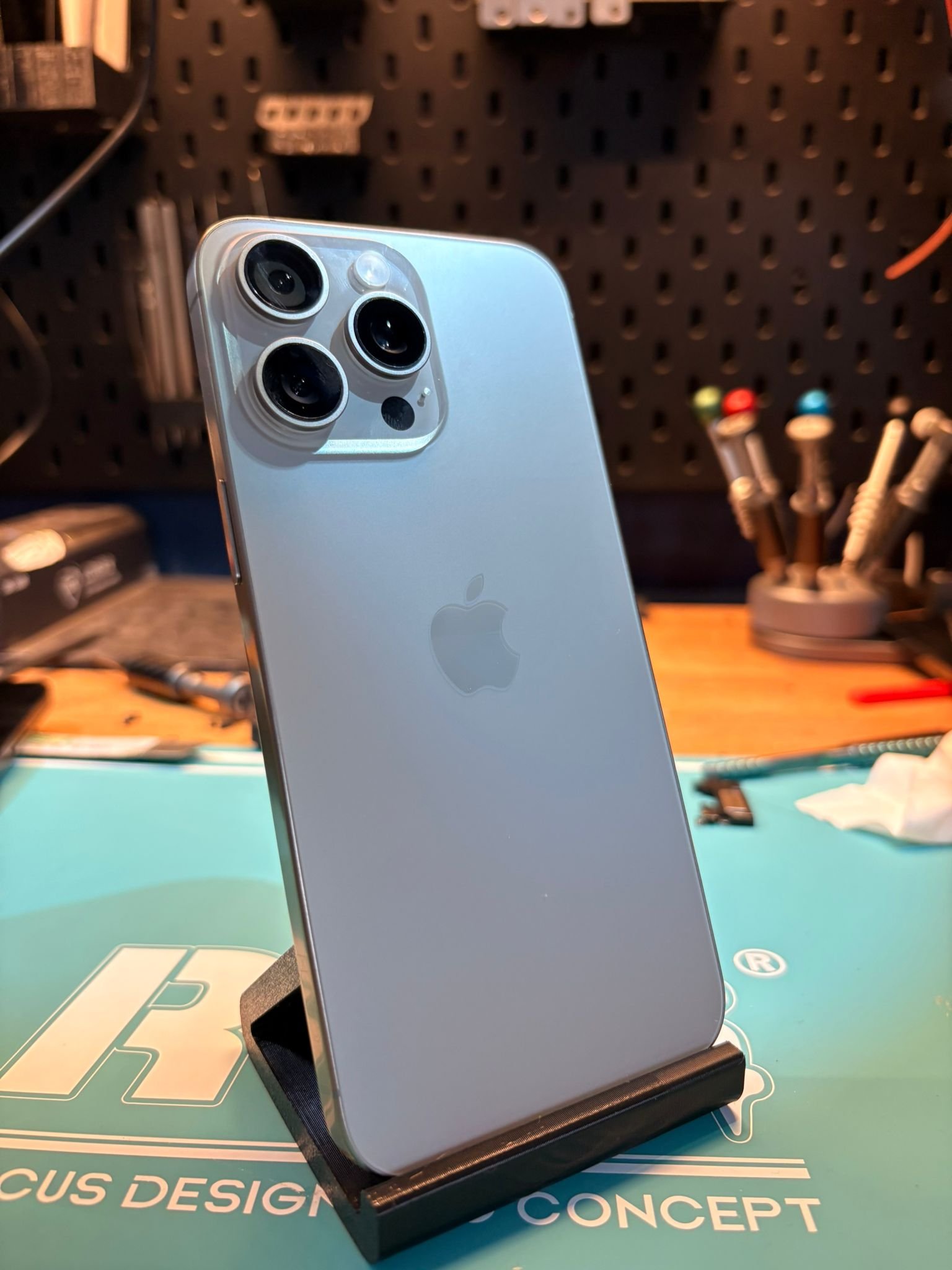 iPhone 15 Pro Max 256GB – Natural Titanium | Grade A Refurbished |