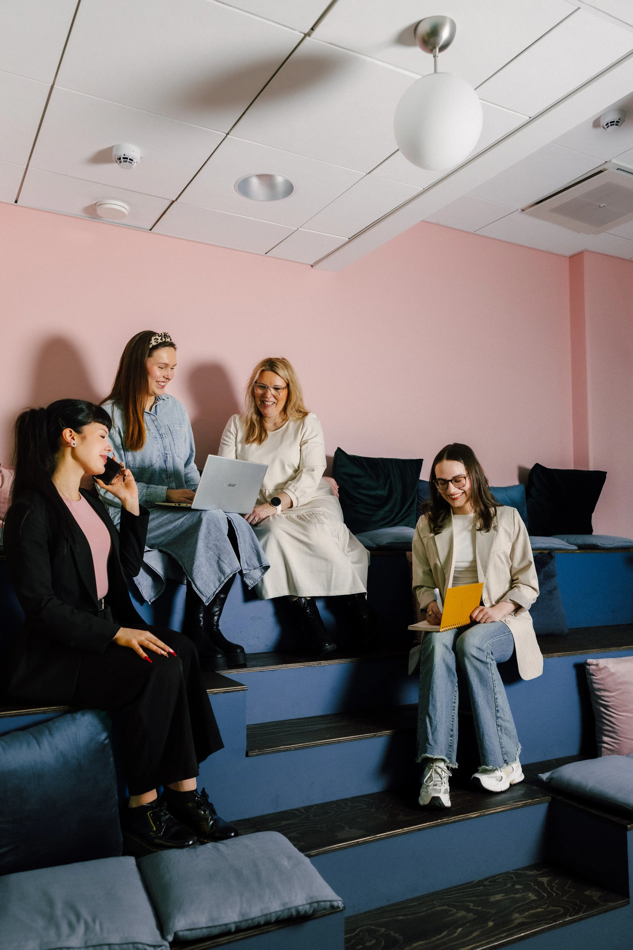 Brändikuvaus yrittäjille Helsingissä. Henkilöpotretit ja yrityskuvat verkkosivuille ja someen. Brand photography in Helsinki. Personal portraits and business photos for website and social media. aitotalotekniikka
General Help