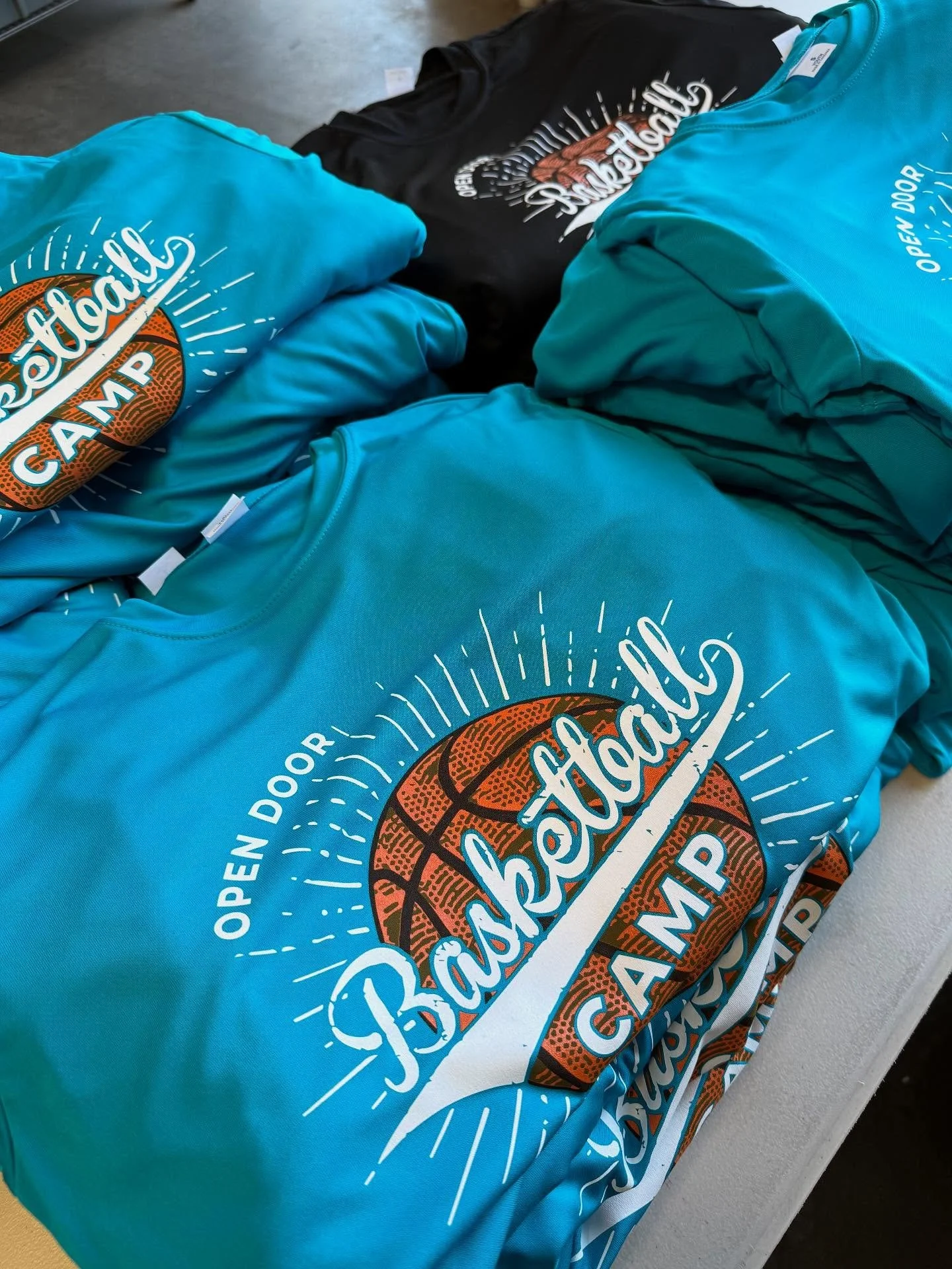 🏀 3 color job for @churchoftheopendoorglendora yearly basketball camp. Camp season is winding down but now is the time to get all your new school year orders in. Show off your school spirit!