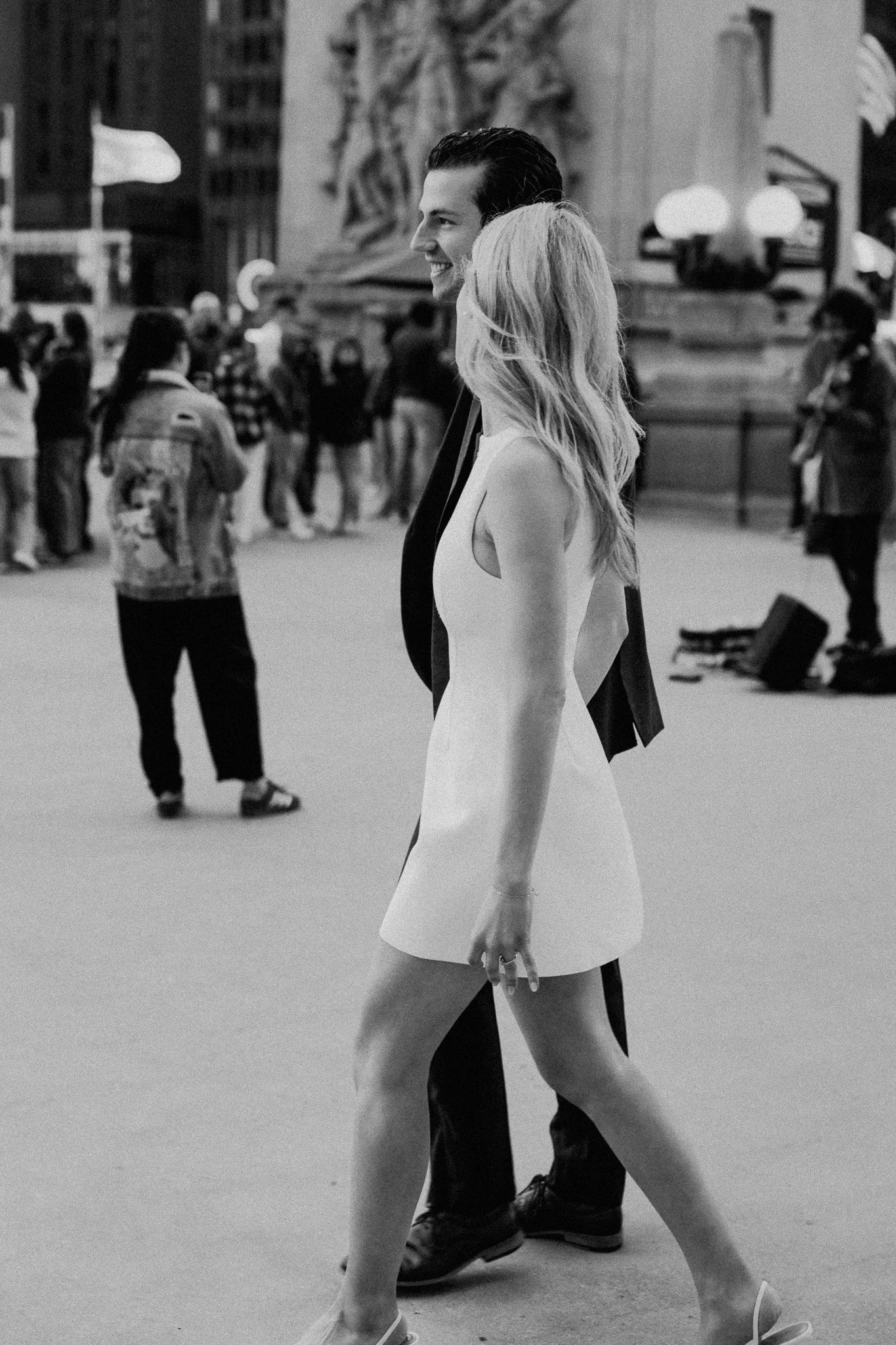 wrigley building chicago engagement photos documentary photos