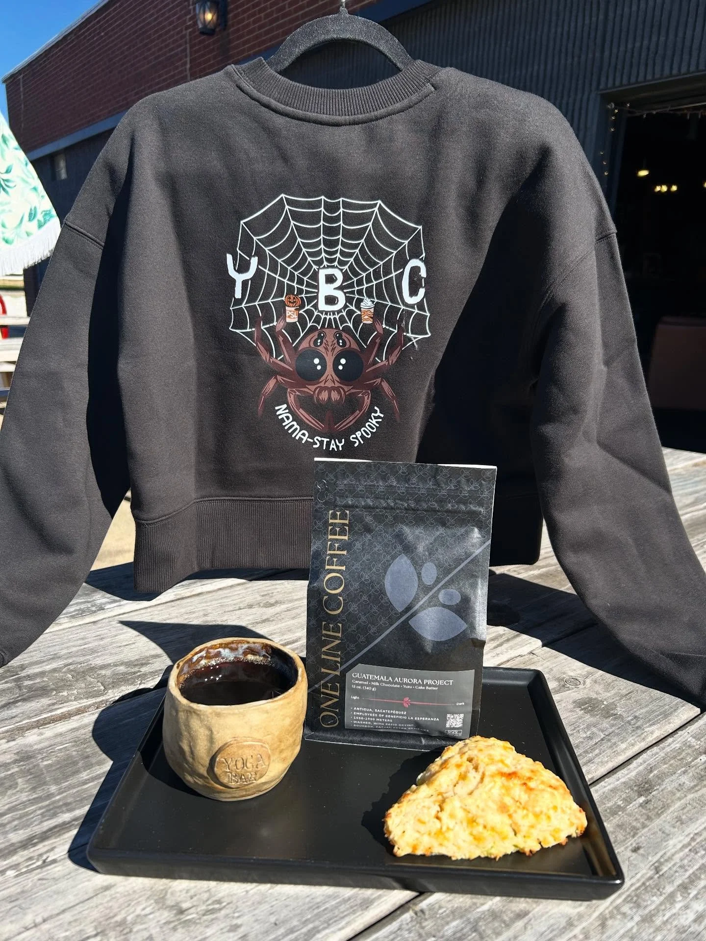 Cheddar Green Onion Scones &mdash; buttery, flaky, and baked with love by @simplyhomemadebym 

Pair it with our medium roast Guatemala Aurora Project coffee &mdash; notes of caramel, milk chocolate, yuzu, and cake batter make it the perfect match.

T