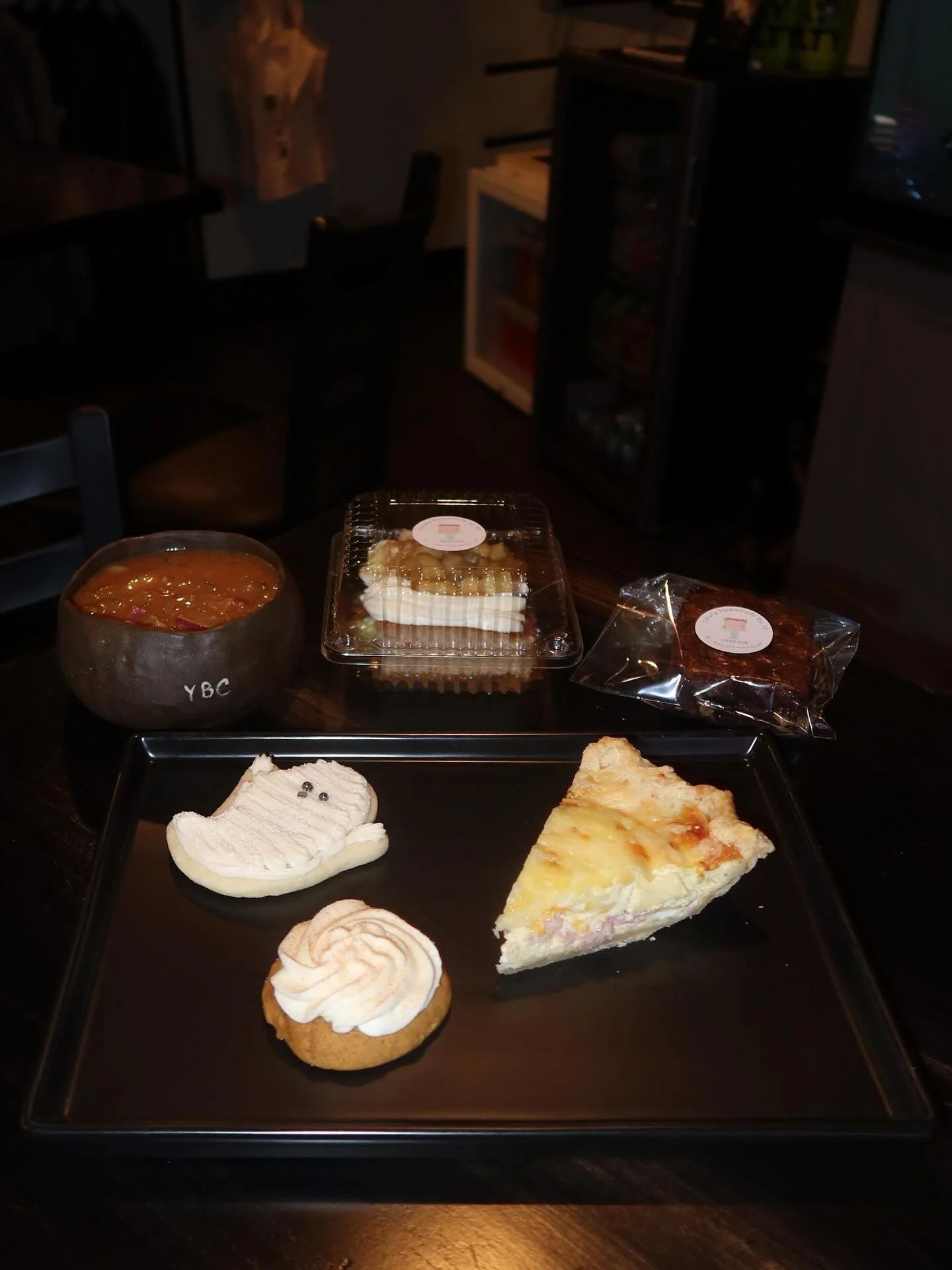 Soup&rsquo;s on! 
This week&rsquo;s comfort in a cup: Smokey Lentil and Potato Soup &mdash;Vegan, gluten free, and full of cozy fall flavor. 

Fresh from @simplyhomemadebym this week:
✨Ham &amp; Green Onion Quiche
✨Gluten Free Chocolate Caramel Brown