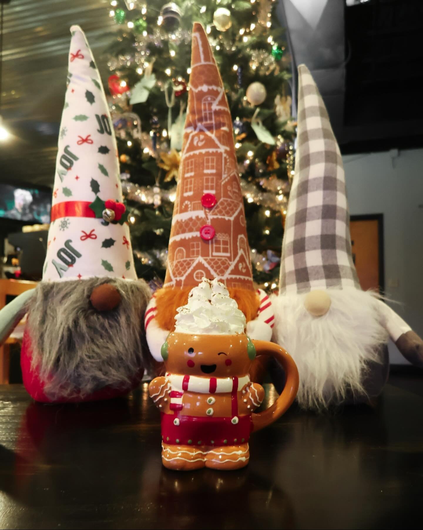 ✨ Cozy season is here and our holiday drinks are ready to delight! ❄️☕

☕️Candy Cane Cocoa Cortado &ndash; Espresso + chocolate milk + candy cane syrup

❄️Mocha Cold Brew with Vanilla &amp; Candy Cane Cold Foam &ndash; Cold brew with chocolate drizzl