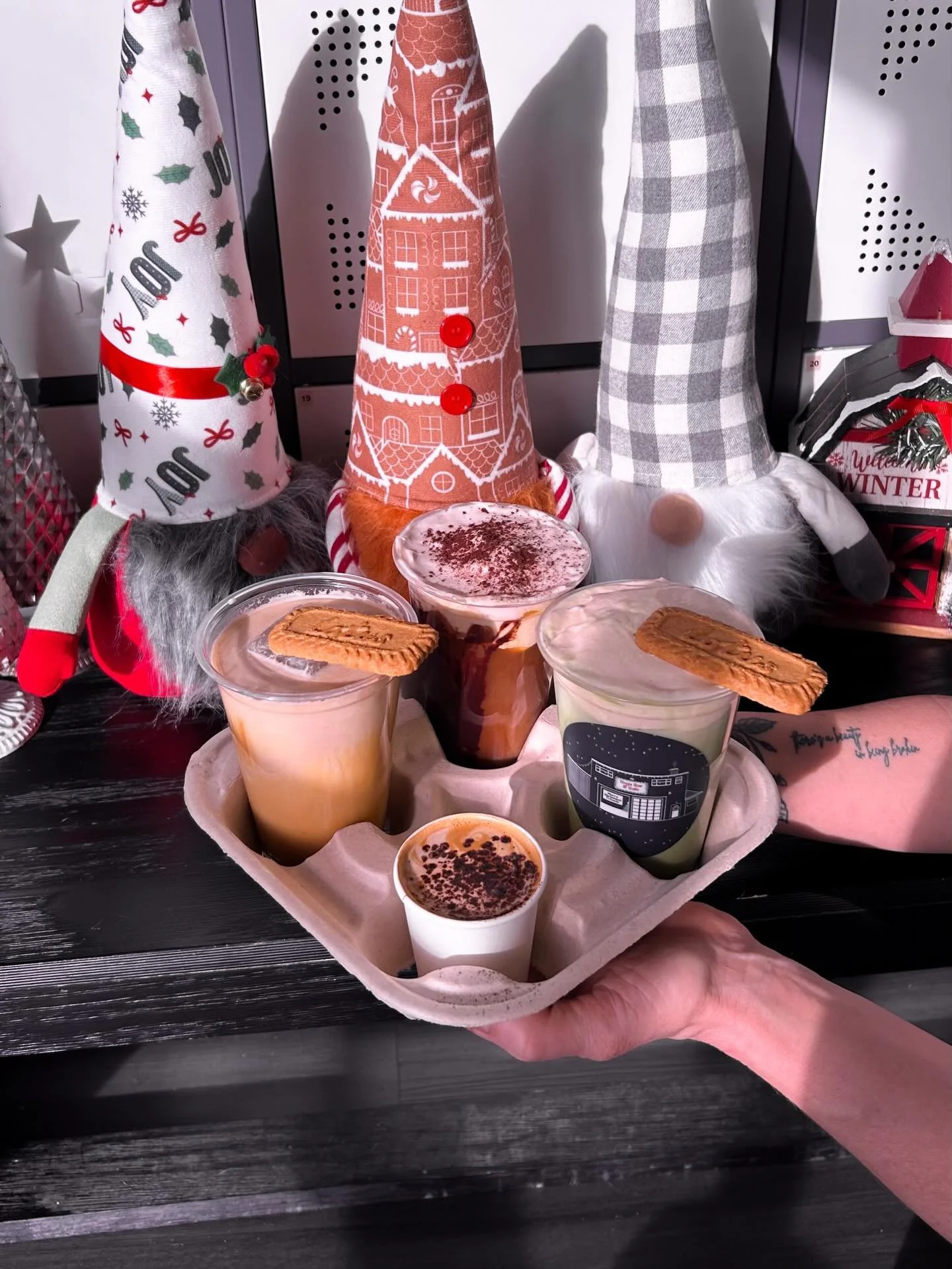 Unwrapping a little holiday magic &mdash; one cup at a time 🎄
A fun set of our seasonal drink lineup is officially here and she&rsquo;s BEAUTIFUL!

🍫Candy Cane Mocha Cold Brew
cold brew with a splash of chocolate milk, mocha drizzle, a sprinkle of 