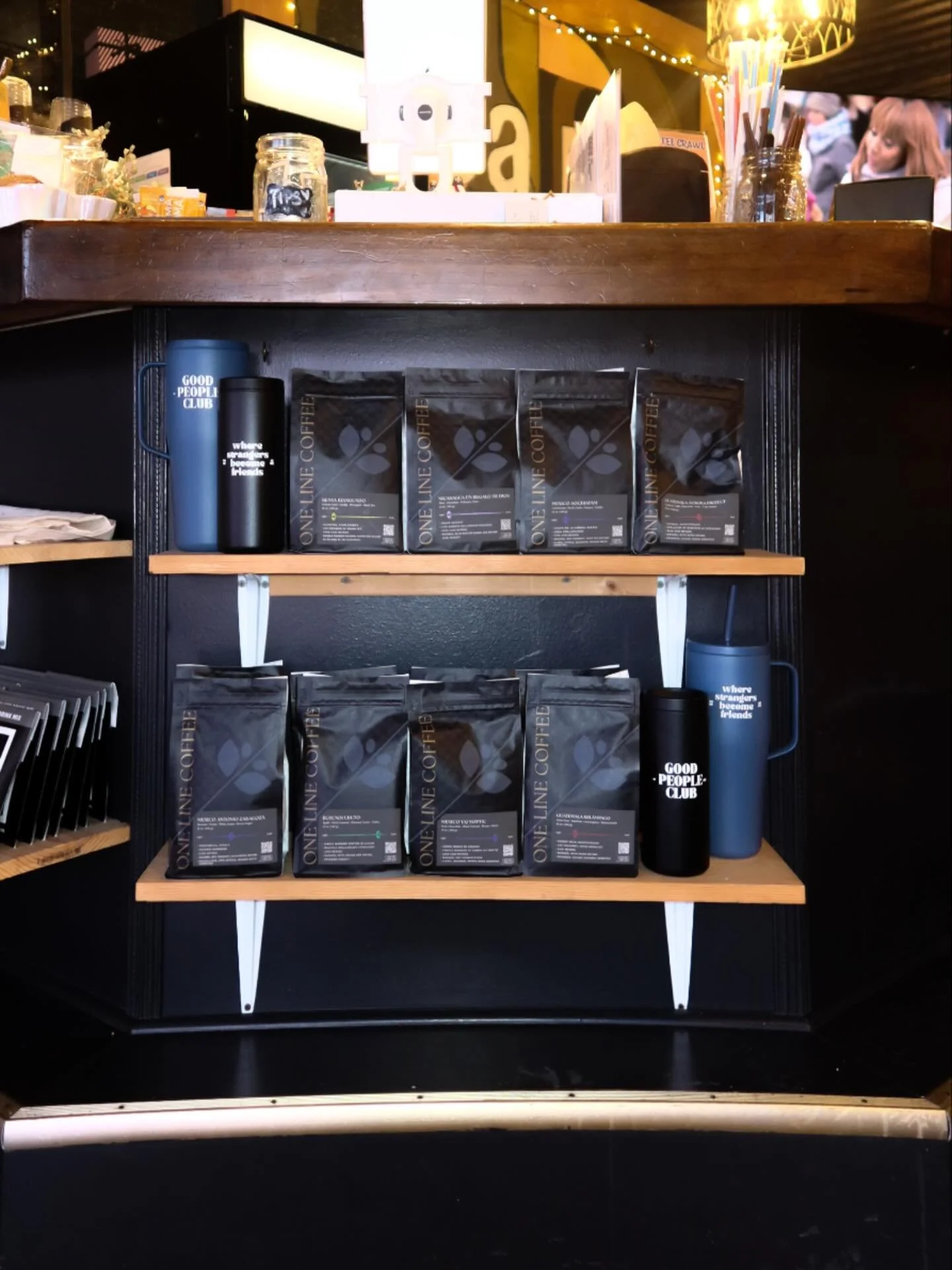 SALE ALERT 🚨 
Buy any tumbler and get a FREE bag of coffee beans (your choice of roast!). Hot tumblers, cold tumblers &mdash; all included. Stock up while supplies last! Perfect Christmas gift&hellip;😉🎄