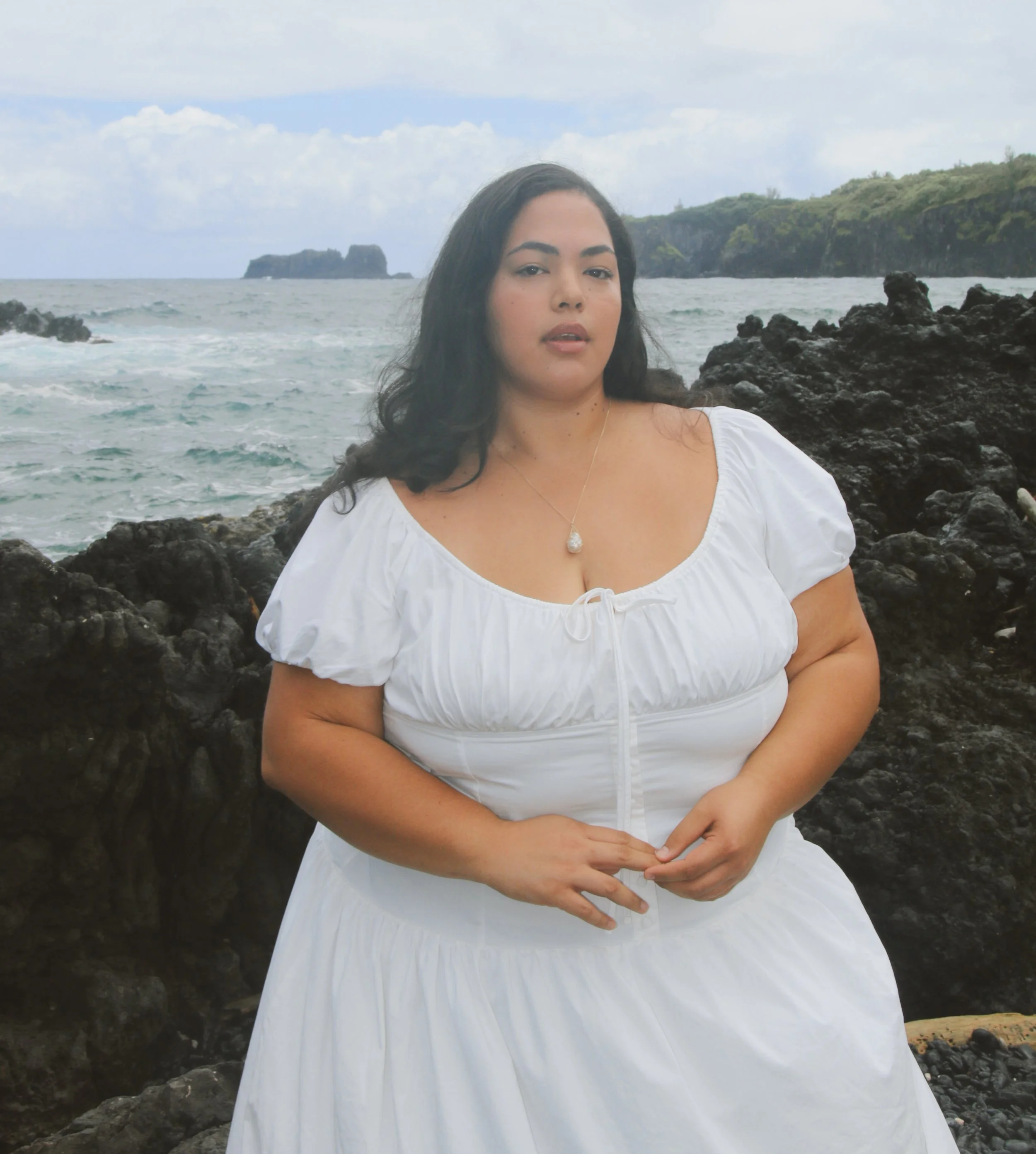 Maris+Pearl+Company+Net+Pendant+Kortney+Maui+11.png