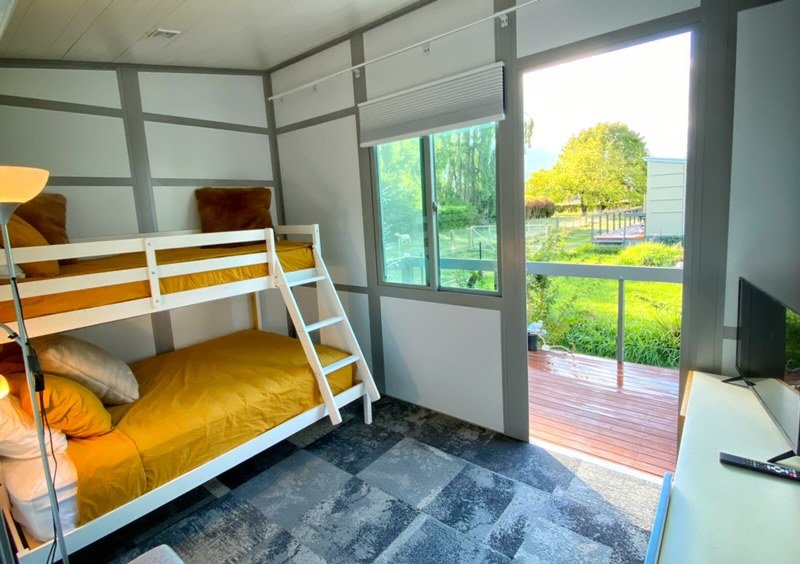 May Weekend Wellness Retreats - Twinshare Cabin for 2ppl (Single over Double bunk bed)