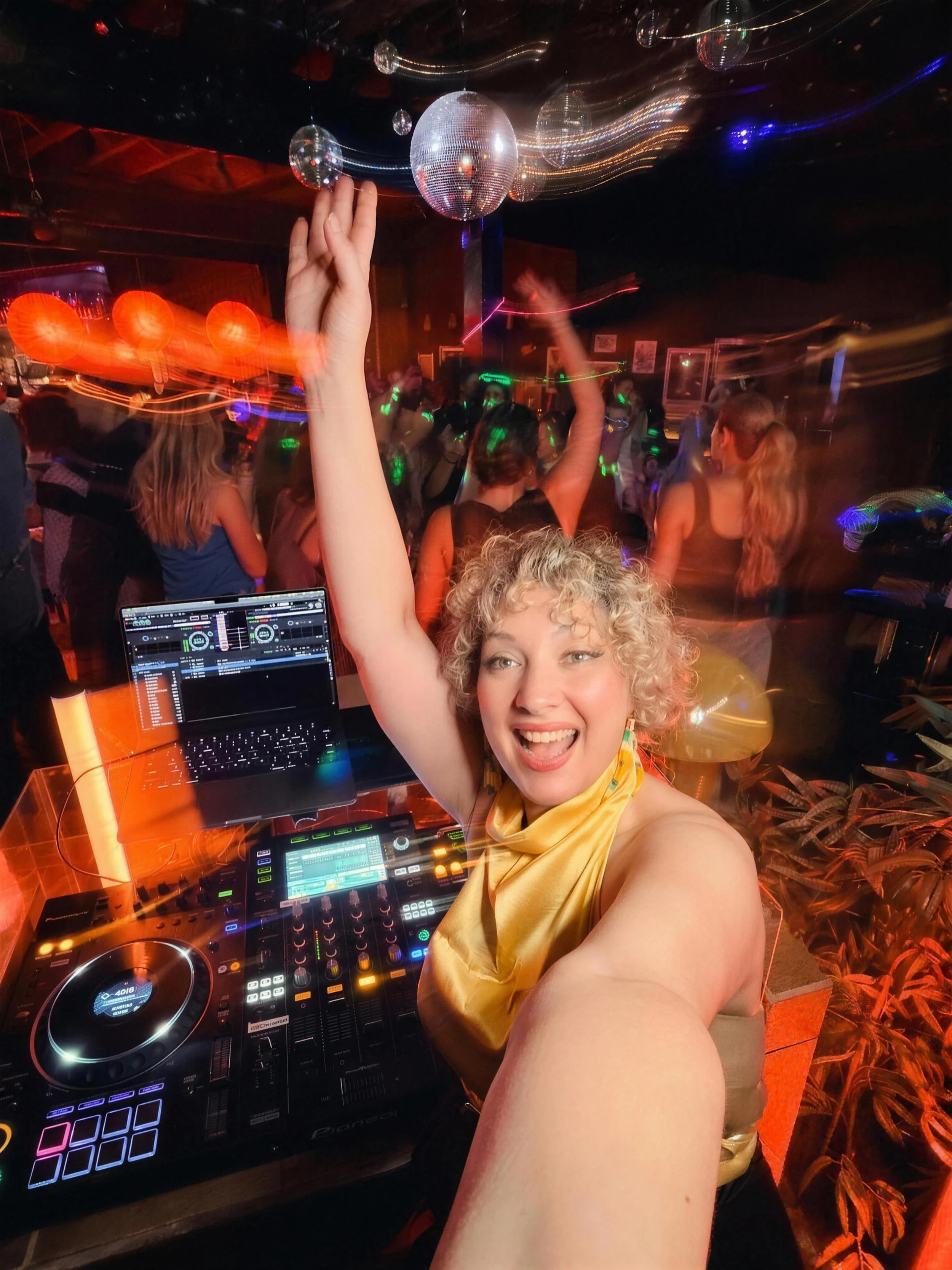 It&rsquo;s the final weekend of @tequilaocho October, and we&rsquo;re finishing with a bang (or spin?) 💿 We have @djdworldwide closing out our last Sunday party of the series on vinyl, with world funk, disco and Latin sounds 🪩

With @tequilaocho co