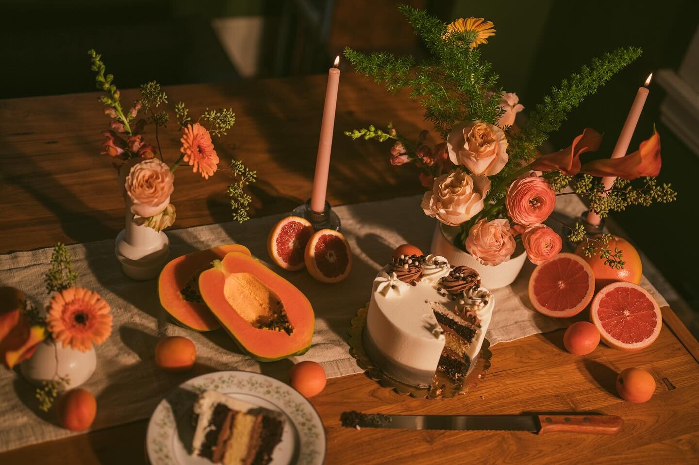 peach with cake &mdash;&gt; garden roses, calla lilies, gerberas, ranunculus &amp; fruit