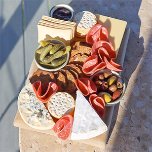 loophole-brewing-co-brewery-taproom-grazing-board-3-cheese-robe.png