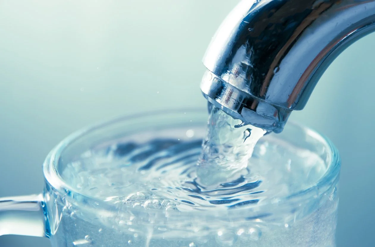 Purified water in non-BPA glass container