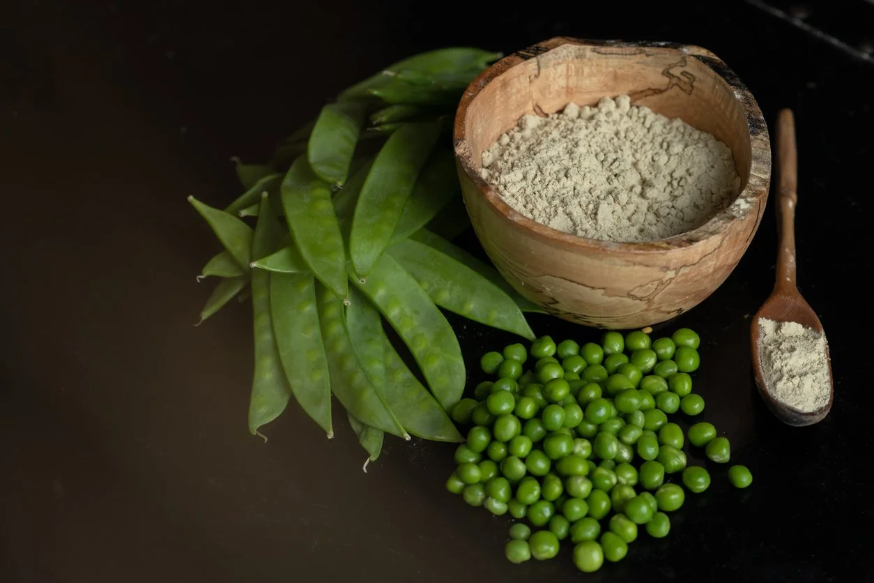 Pea protein powder with fresh green peas