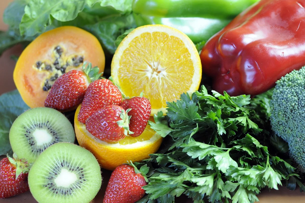 Fresh fruits and vegetables rich in vitamin C for collagen production