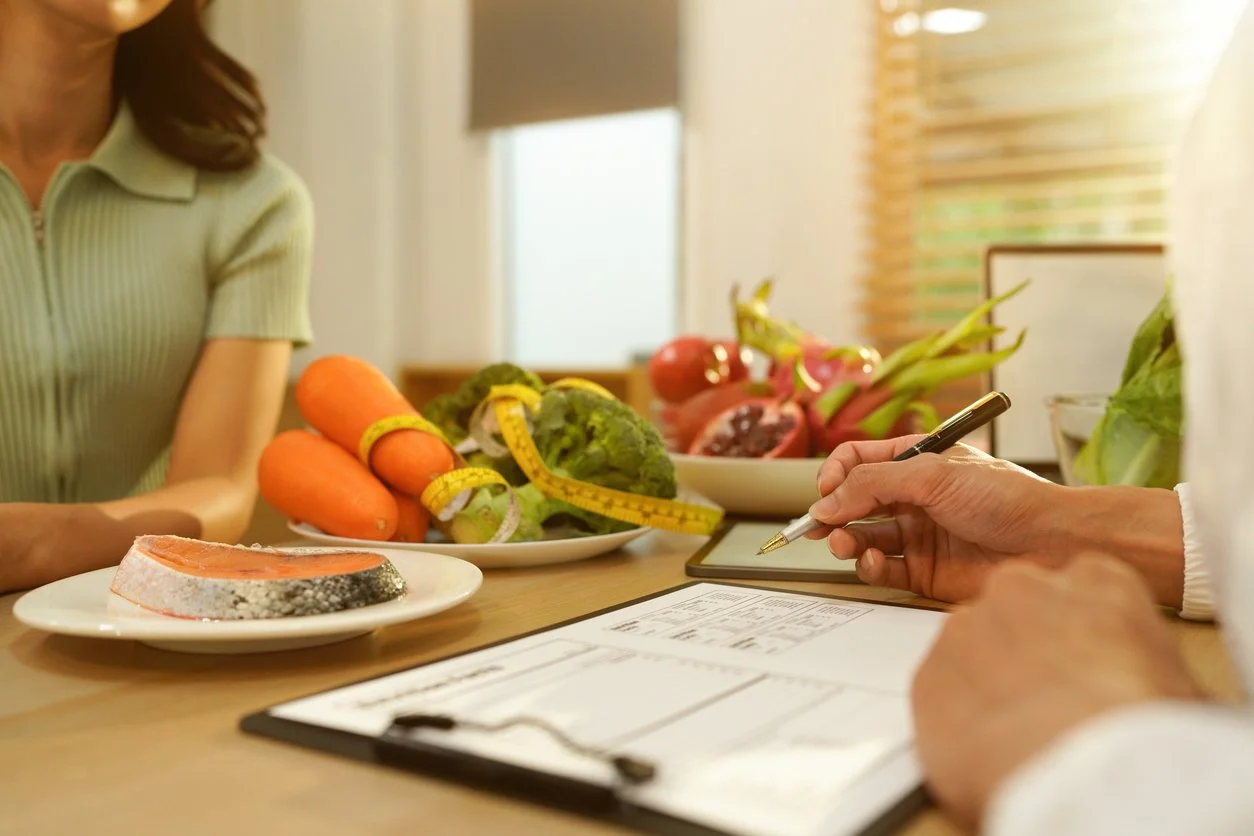 A doctor discussing nutrition with her patient