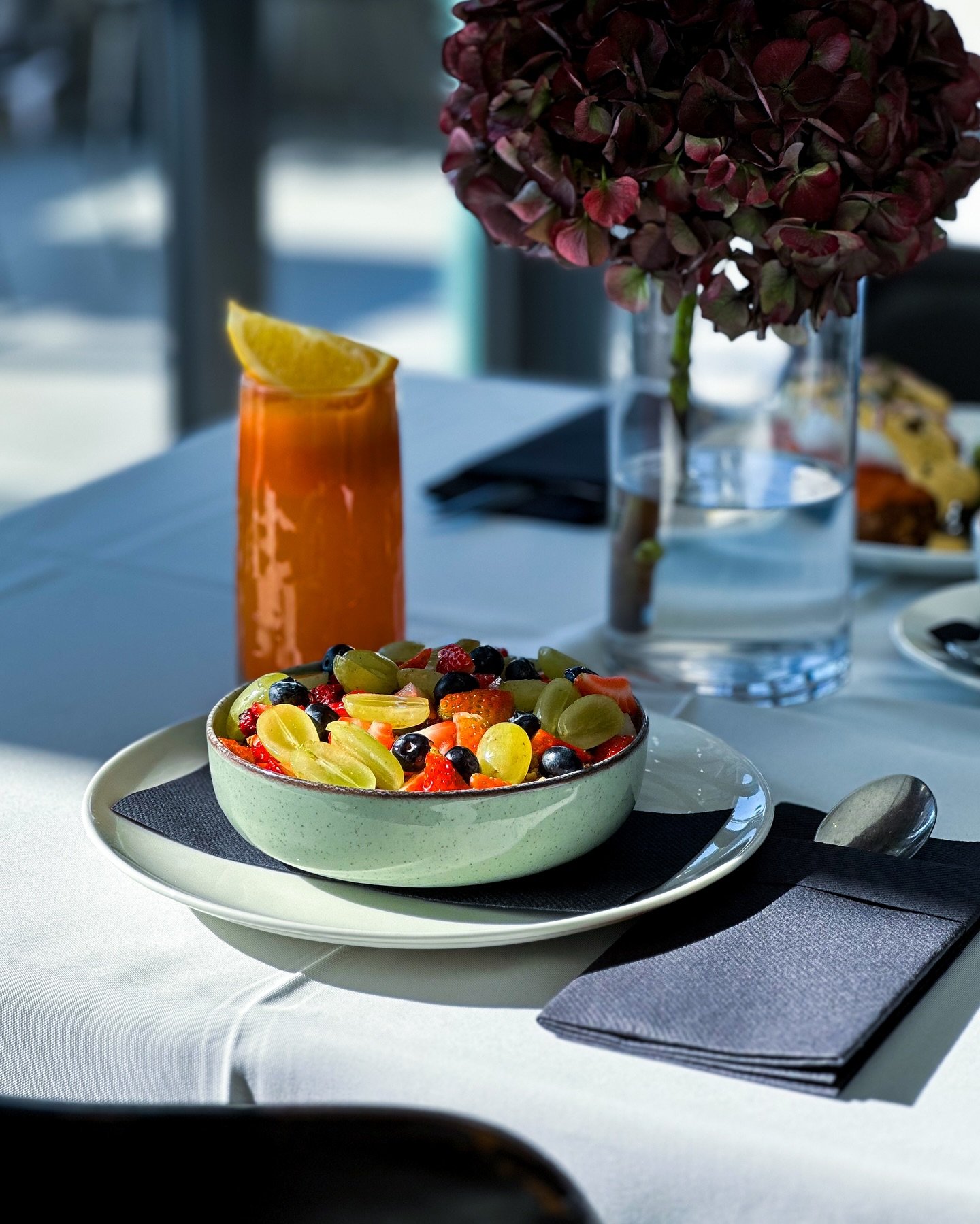 Get your daily vitamin dose through the freshness of our carefully sourced produce 🍓 With our freshly made juices and our nutty granola bowl topped with forest fruit &amp; grape, we assure you we have everything to make you feel great!

Dine with us
