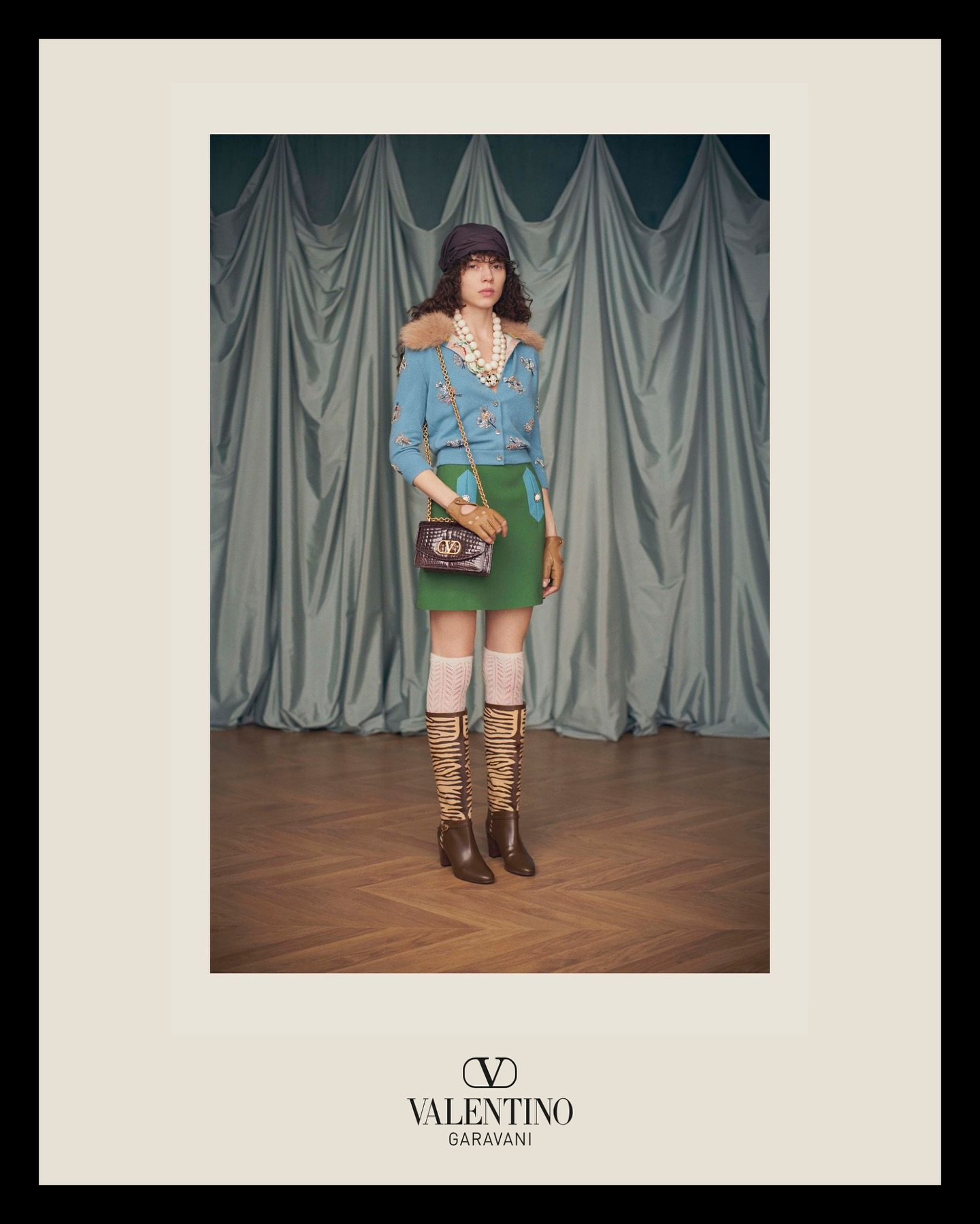 A new era of Valentino Garavani begins. Artful, eclectic, glamorous &mdash; Avant Les D&eacute;buts, Alessandro Michele&rsquo;s highly anticipated first collection for the maison, is a true celebration of beauty and individuality. 

For years, Splash