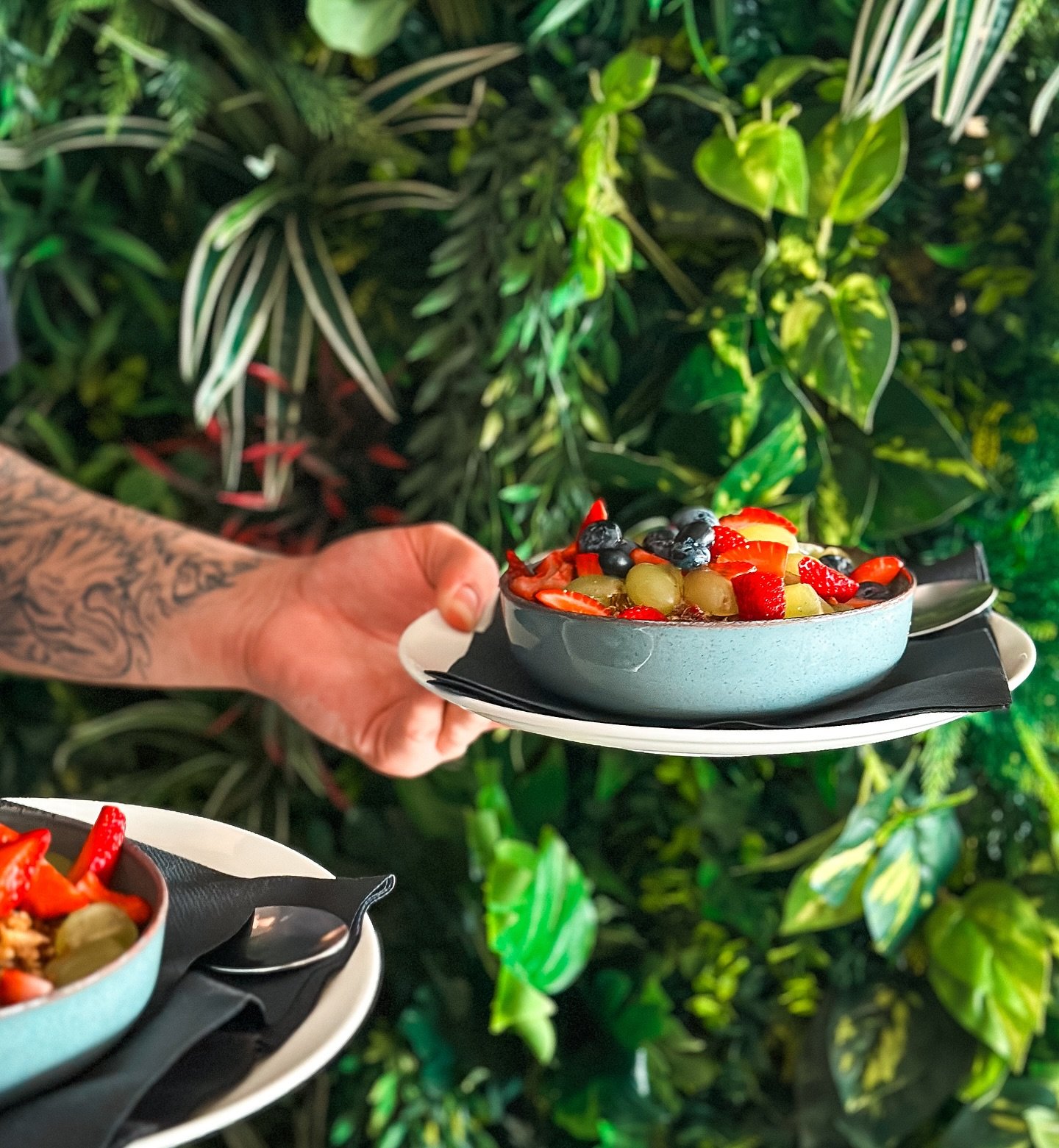 A perfect blend of crunch and freshness with our vibrant &amp; fresh forest fruit Nutty Granola bowl 🍓

The perfect midday pick-me-up ✔️

#Samo #SamoLifestyle #Granolabowl #Fruits #Brunch