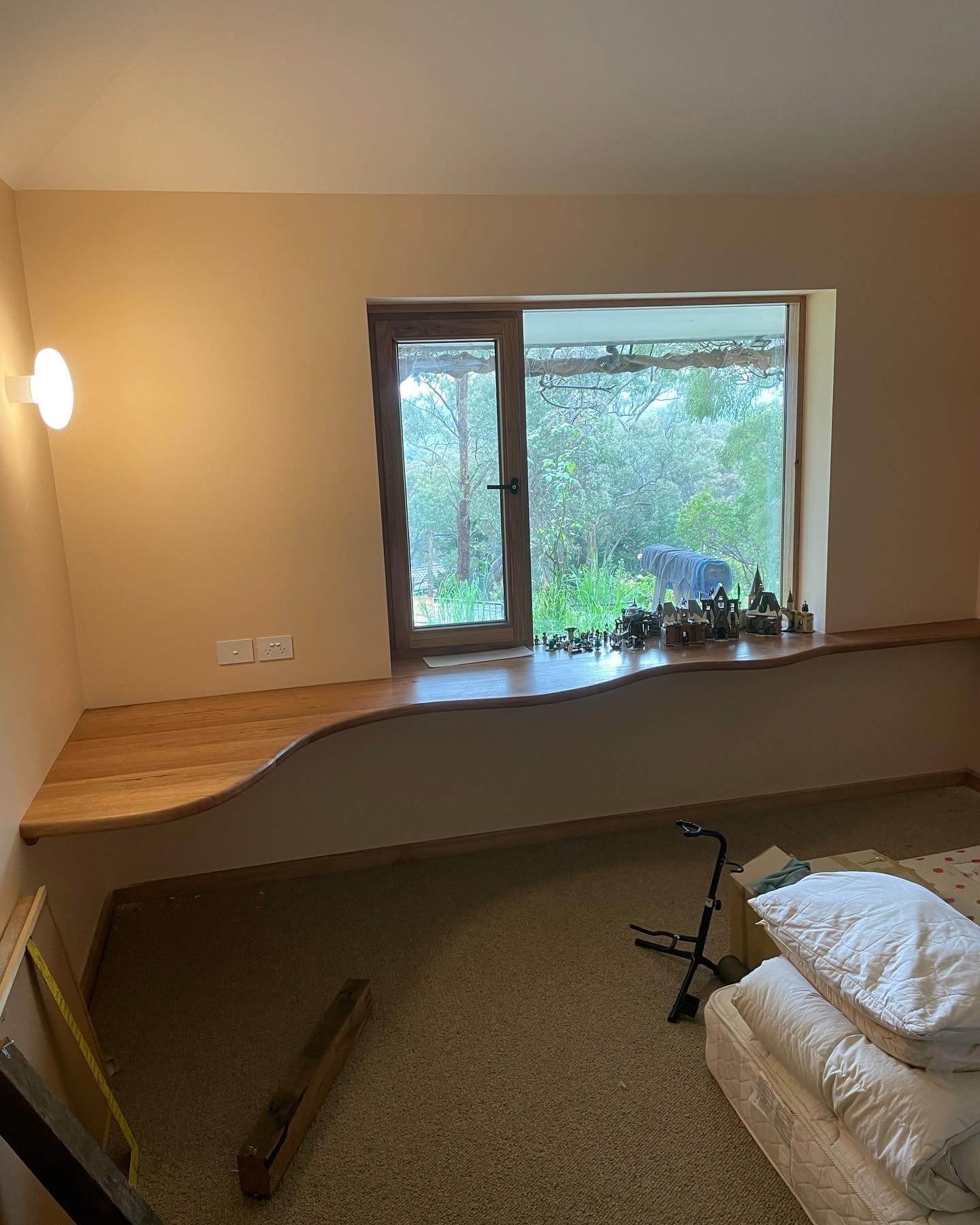 Messmate shaped desk