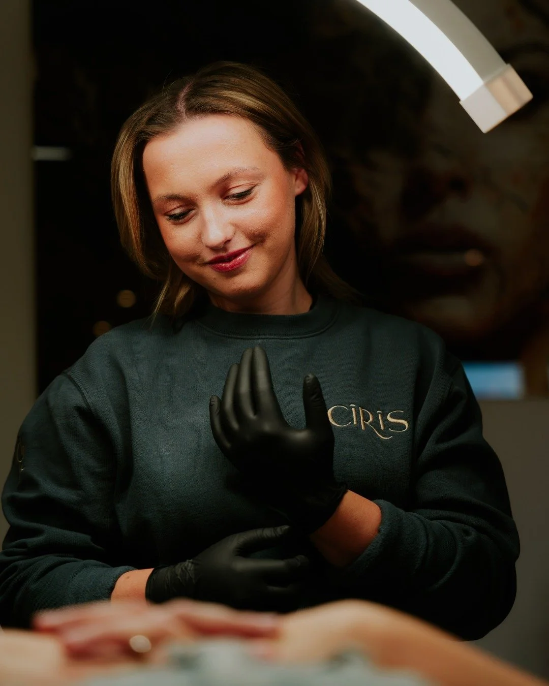 Ciris Beauty Clinic bestaat vandaag 3 jaar! 🥳

Wat gaat de tijd snel. Het voelt alsof we gisteren nog maar verhuisd zijn naar de doelstraat.

In die drie jaar zijn we steeds meer onze focus gaan leggen op het medische luik, omdat mijn passie daar ec