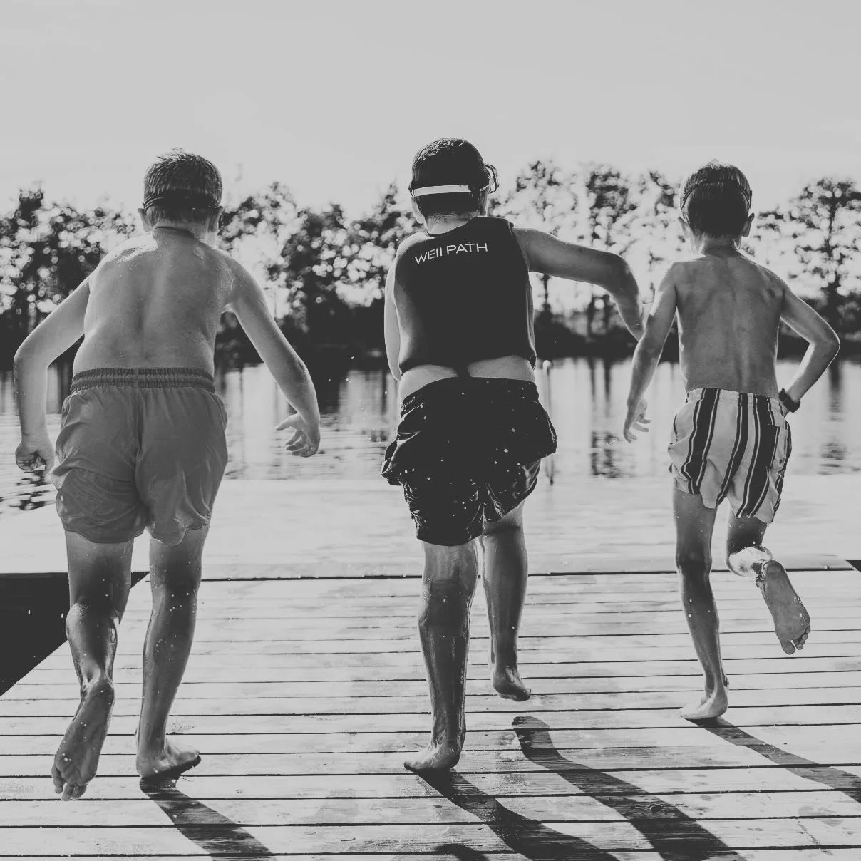 Voll Karacho in die Black Week 🖤
Jetzt unsere Angebote sichern und schon heute vom Sommer tr&auml;umen.
Bald hei&szlig;t es wieder: Anlauf nehmen, vom Steg springen und den See genie&szlig;en &ndash; Sommerspa&szlig; pur wartet auf euch!

Jetzt buch