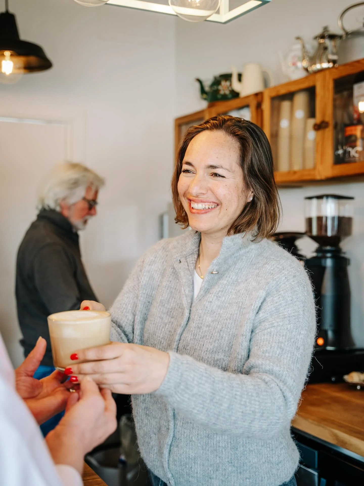 Ich vermisse euch 🤍

Nur noch 3x schlafen, dann haben wir wieder ge&ouml;ffnet ☕✨
Ist das nicht einfach wunderbar?

Ich freue mich so sehr auf euch &ndash;
auf lachende Gesichter am Morgen,
auf den ersten Kaffee,
auf sch&ouml;ne Gespr&auml;che, gro&