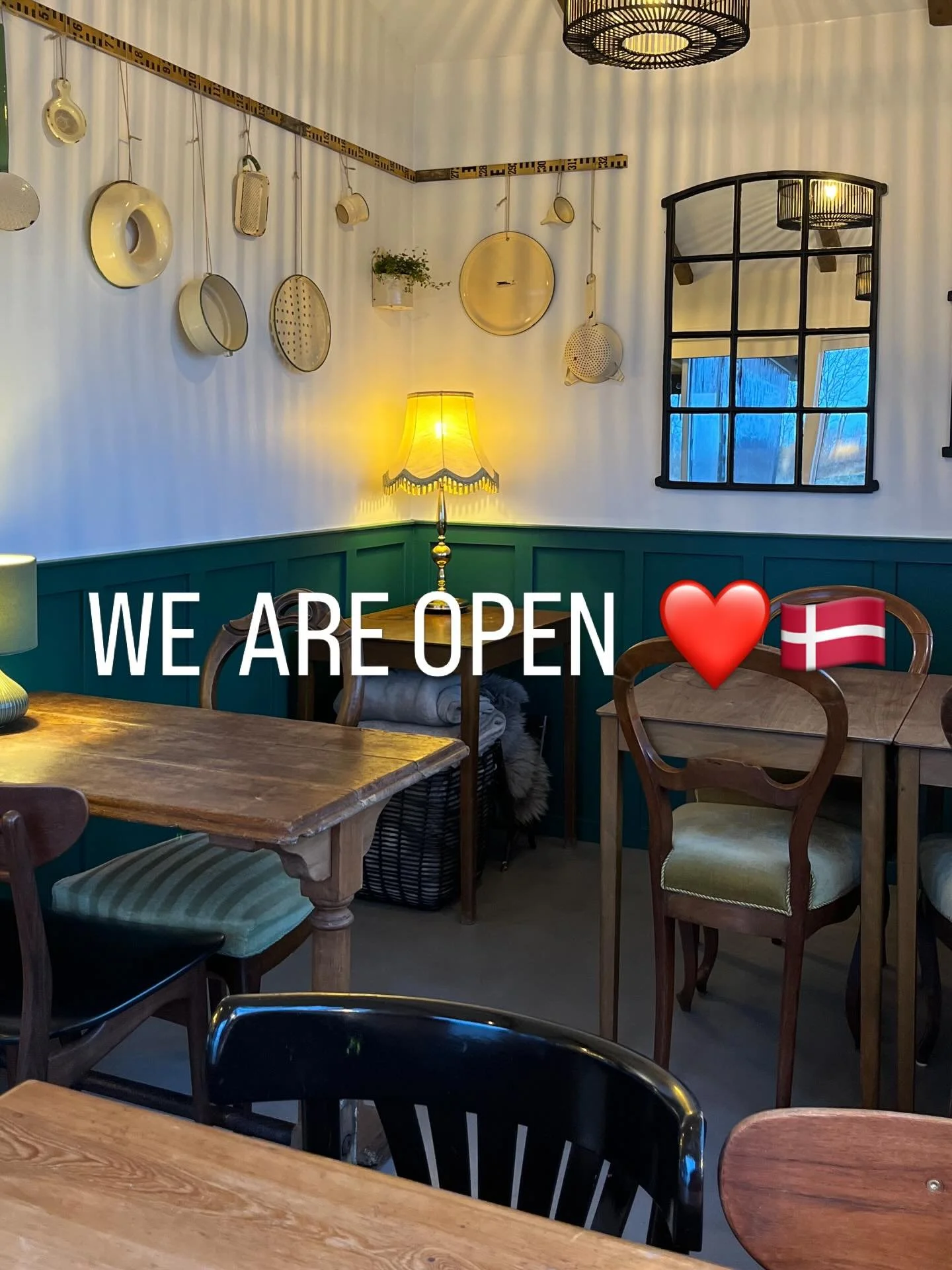 🇩🇰 Opening Day bei Hygge Lake 🇩🇰

Heute ist es endlich soweit &ndash; wir &ouml;ffnen wieder und freuen uns riesig, euch willkommen zu hei&szlig;en!

Ein kleiner Einblick: unser neues Bistro 🫶
Mit viel Liebe zum Detail, warmem Licht und ganz vie